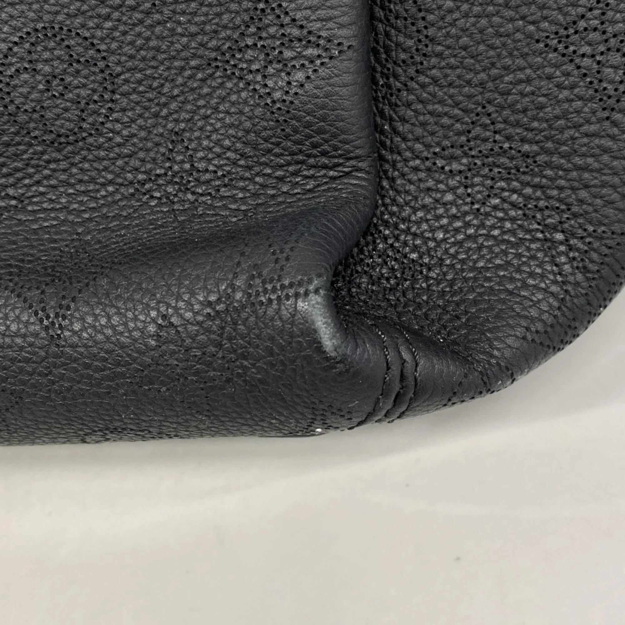Babylone Handbag Mahina Leather PM - Image 9