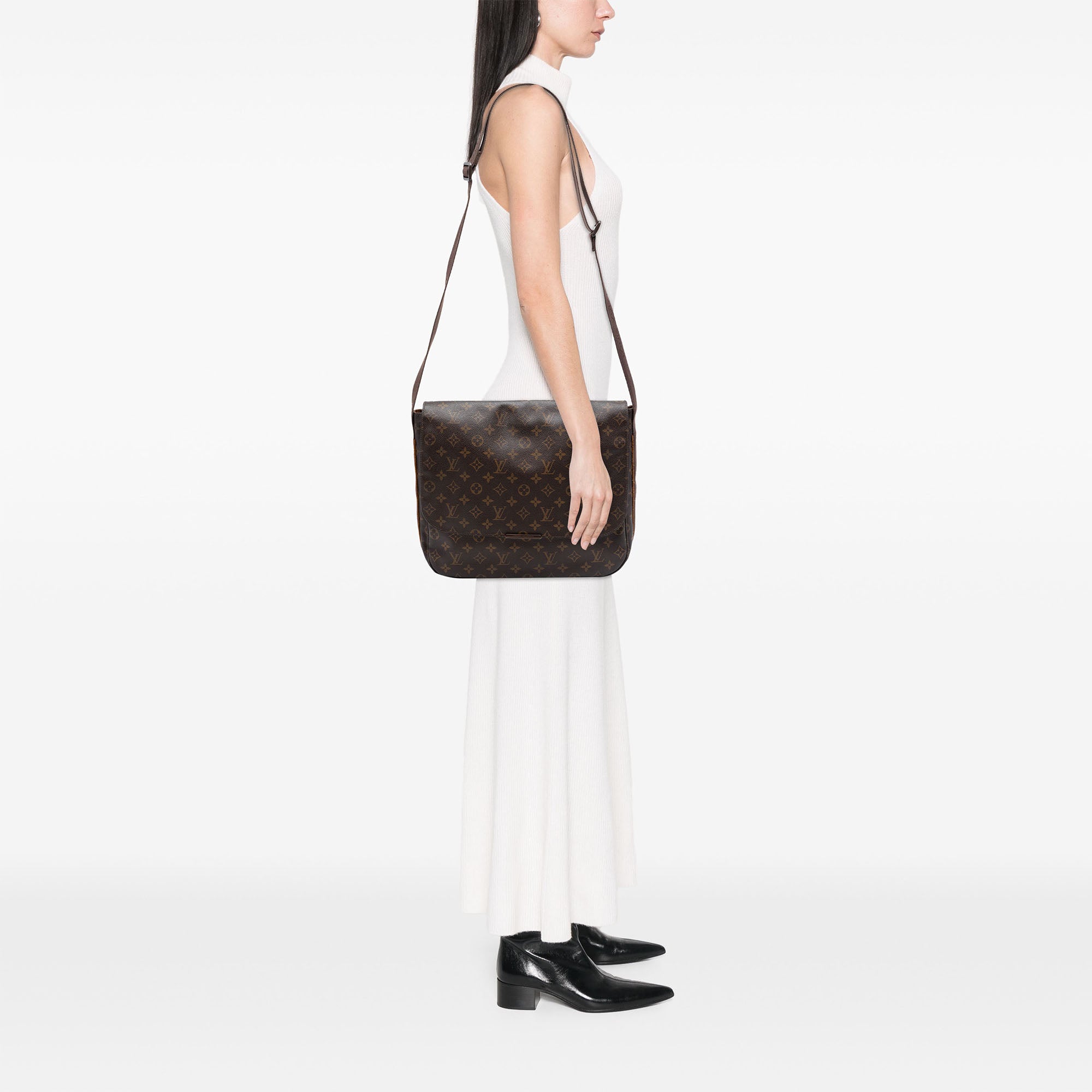 Beaubourg Messenger Bag Monogram Canvas MM - Image 6
