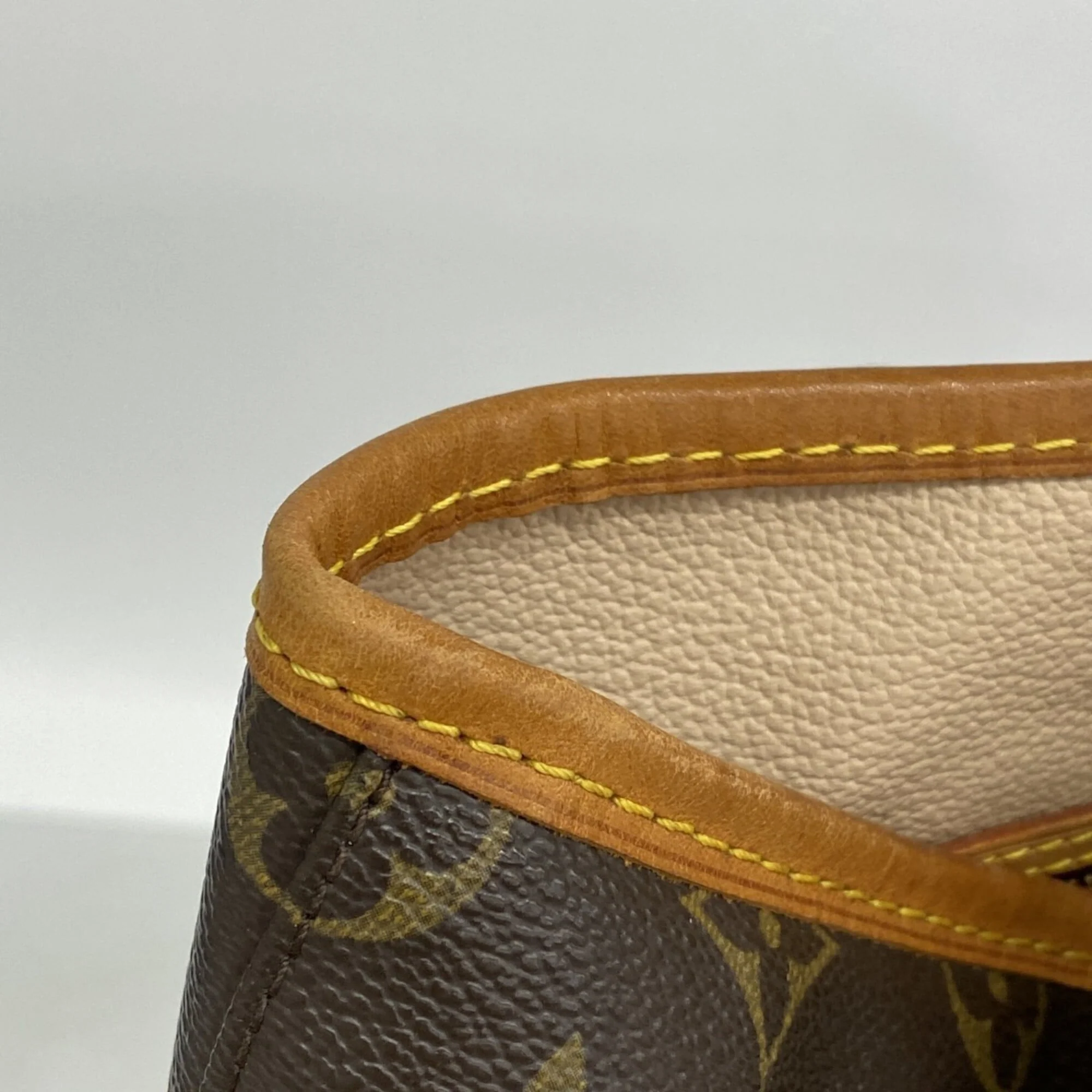 Bucket Bag Monogram Canvas GM - Image 9