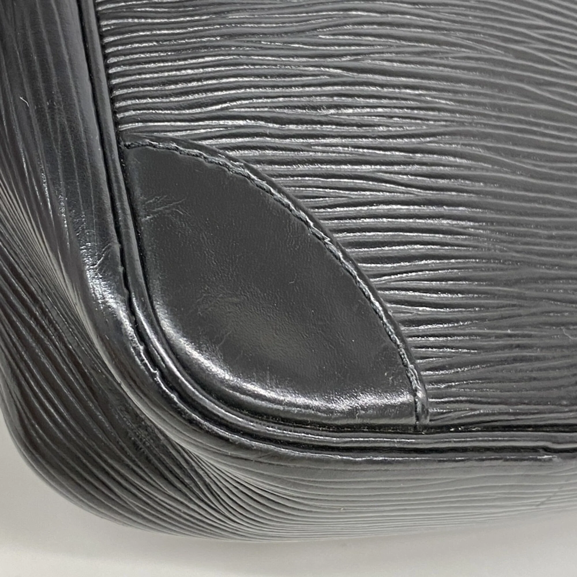 Danube Handbag Epi Leather - Image 6
