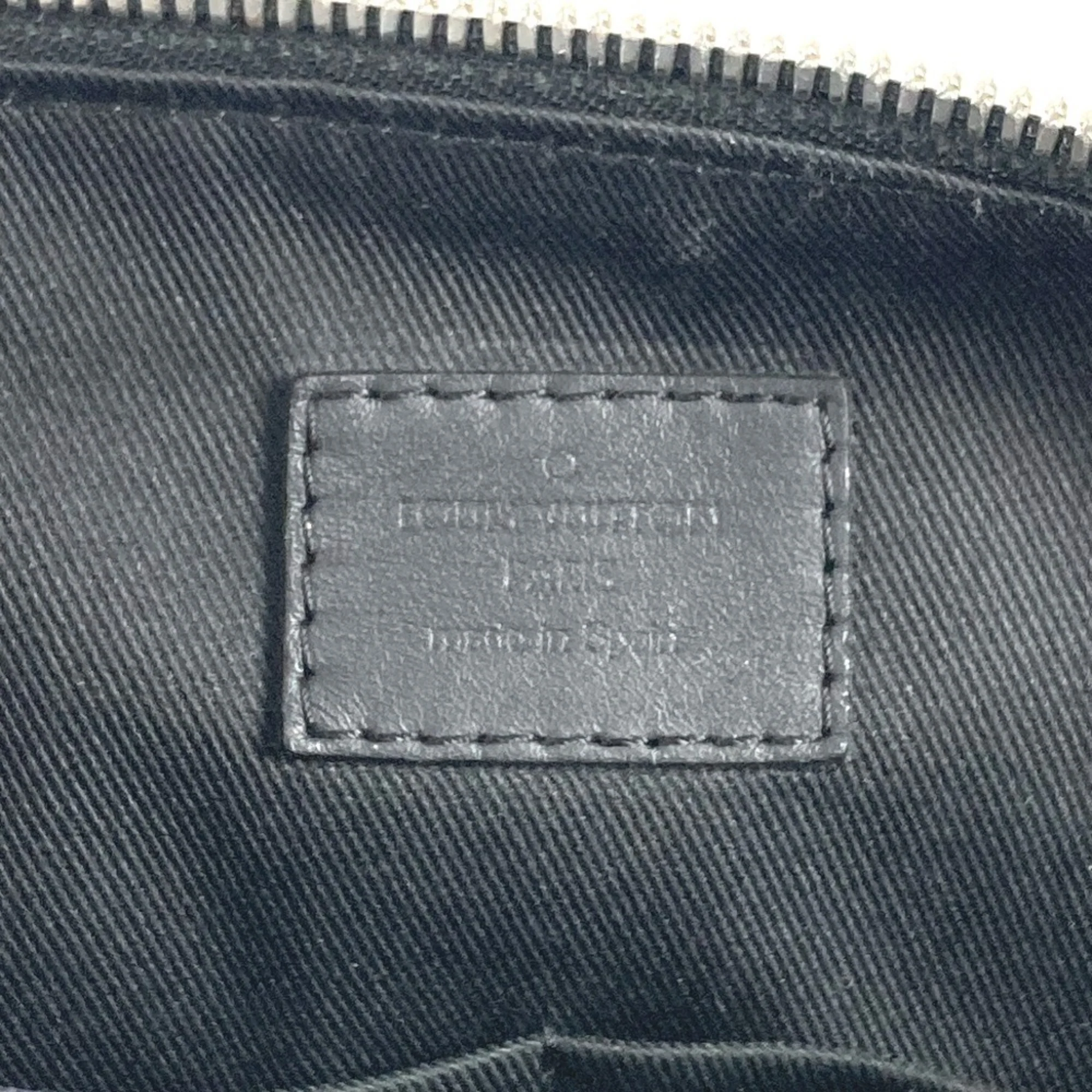 Discovery Messenger Bag Damier Infini Leather PM - Image 3