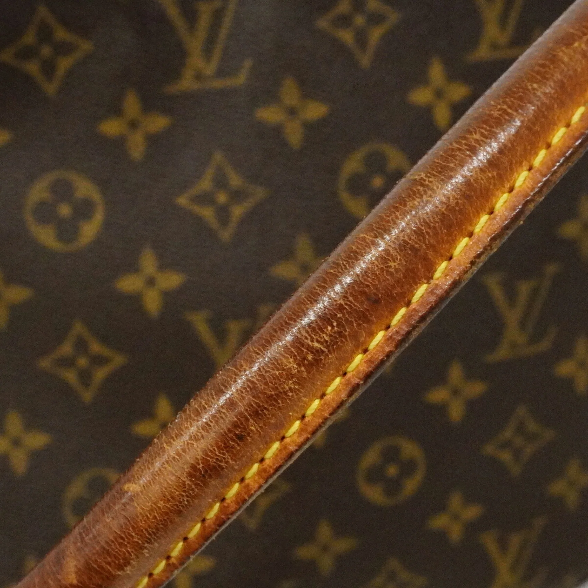 Looping Handbag Monogram Canvas MM - Image 7