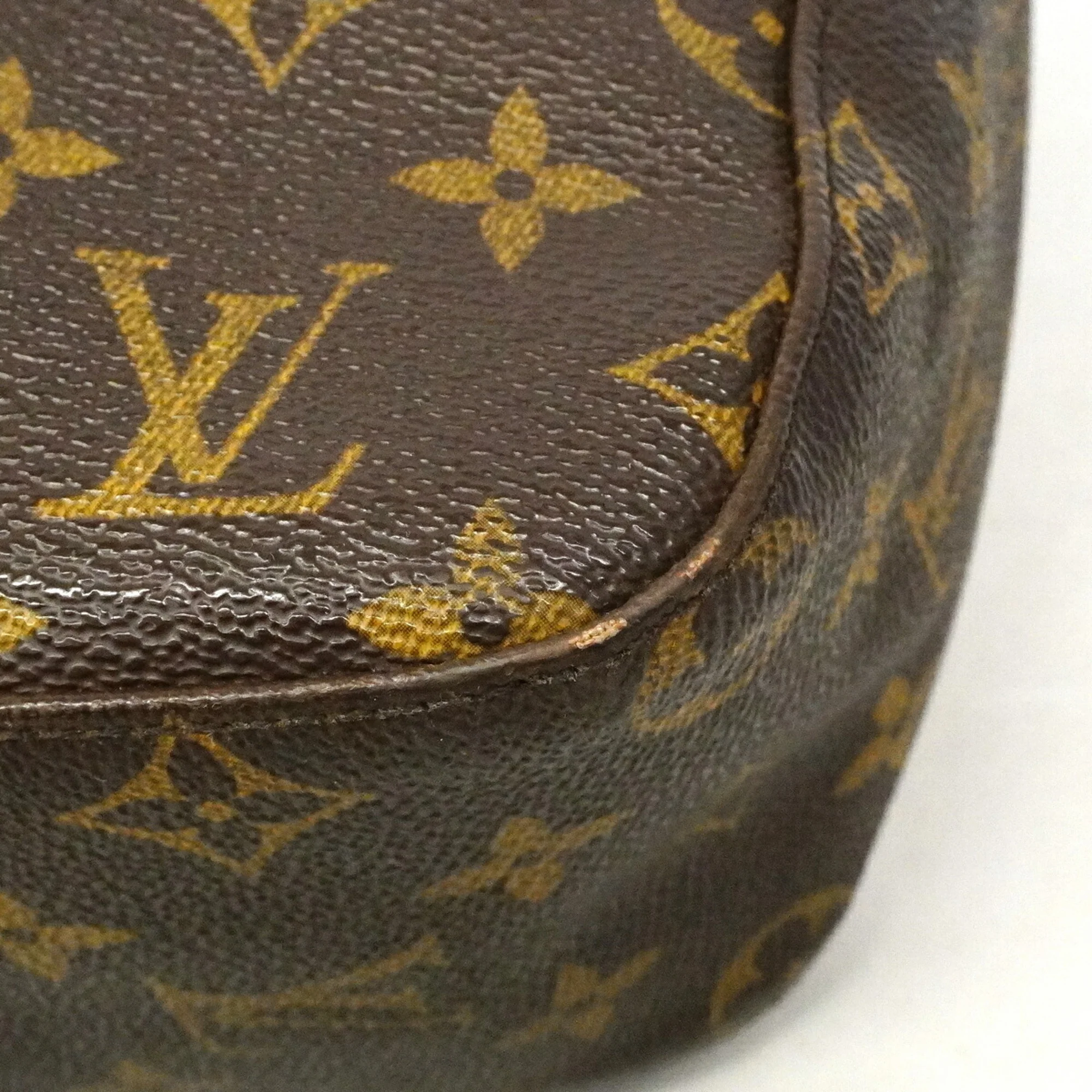 Looping Handbag Monogram Canvas MM - Image 8