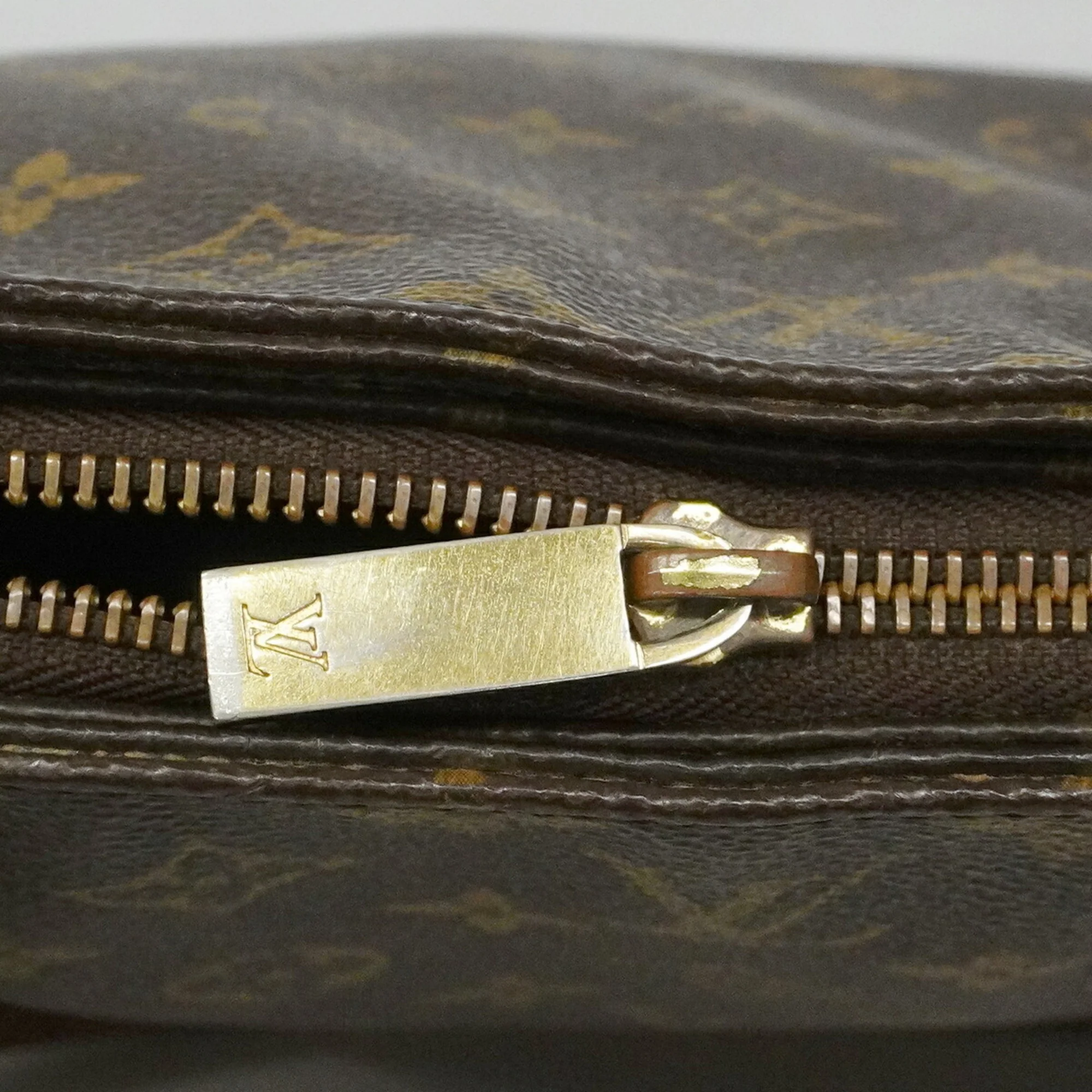 Looping Handbag Monogram Canvas MM - Image 9