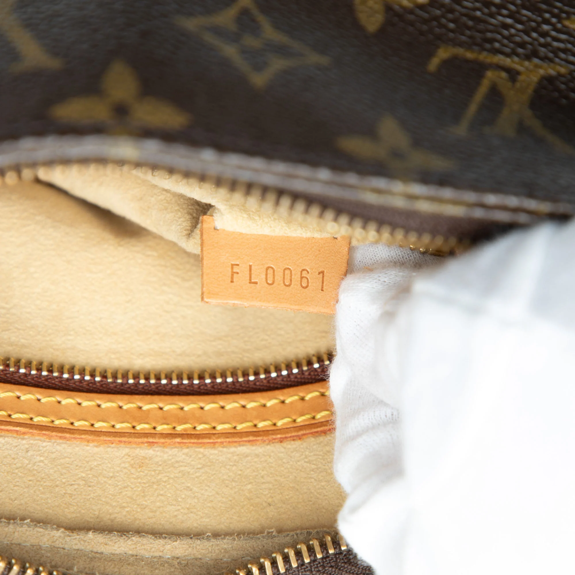 Looping Handbag Monogram Canvas MM - Image 6