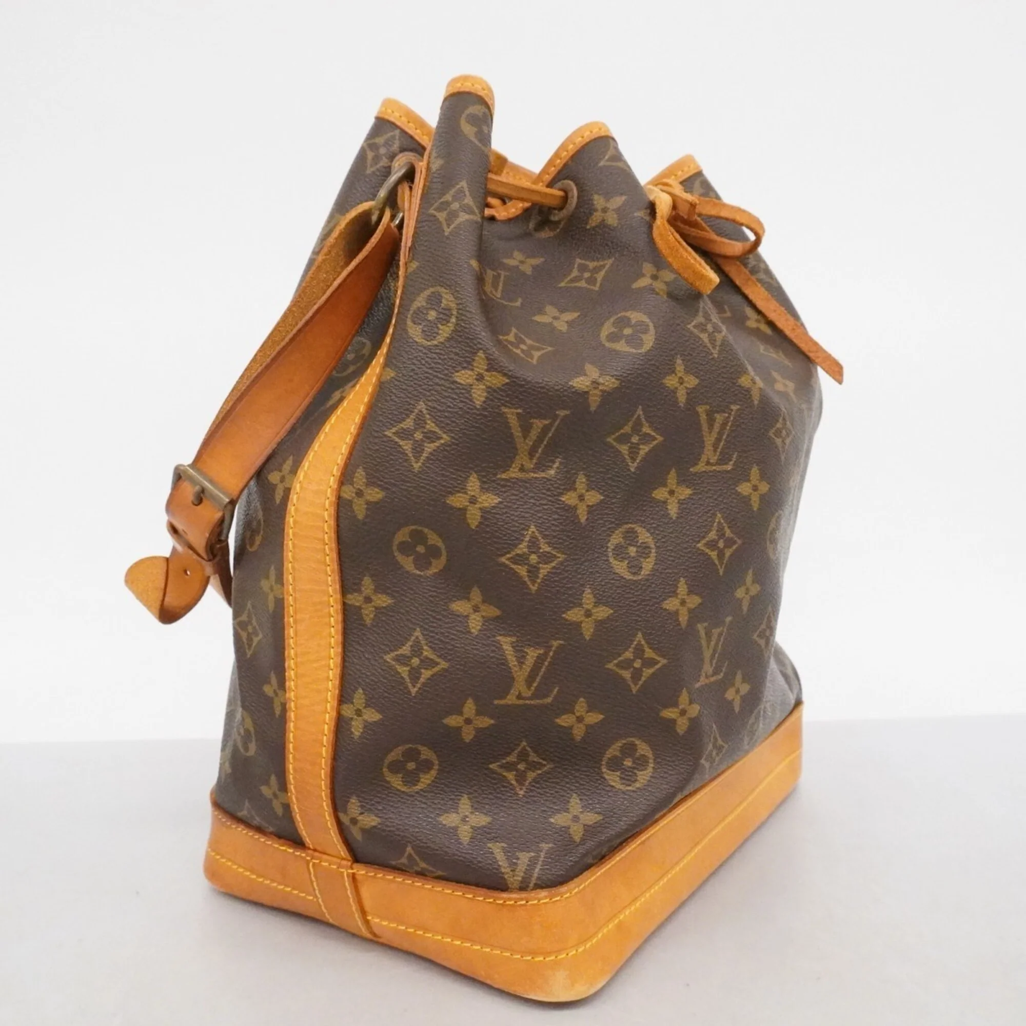 Noe Handbag Monogram Canvas Large - Image 2