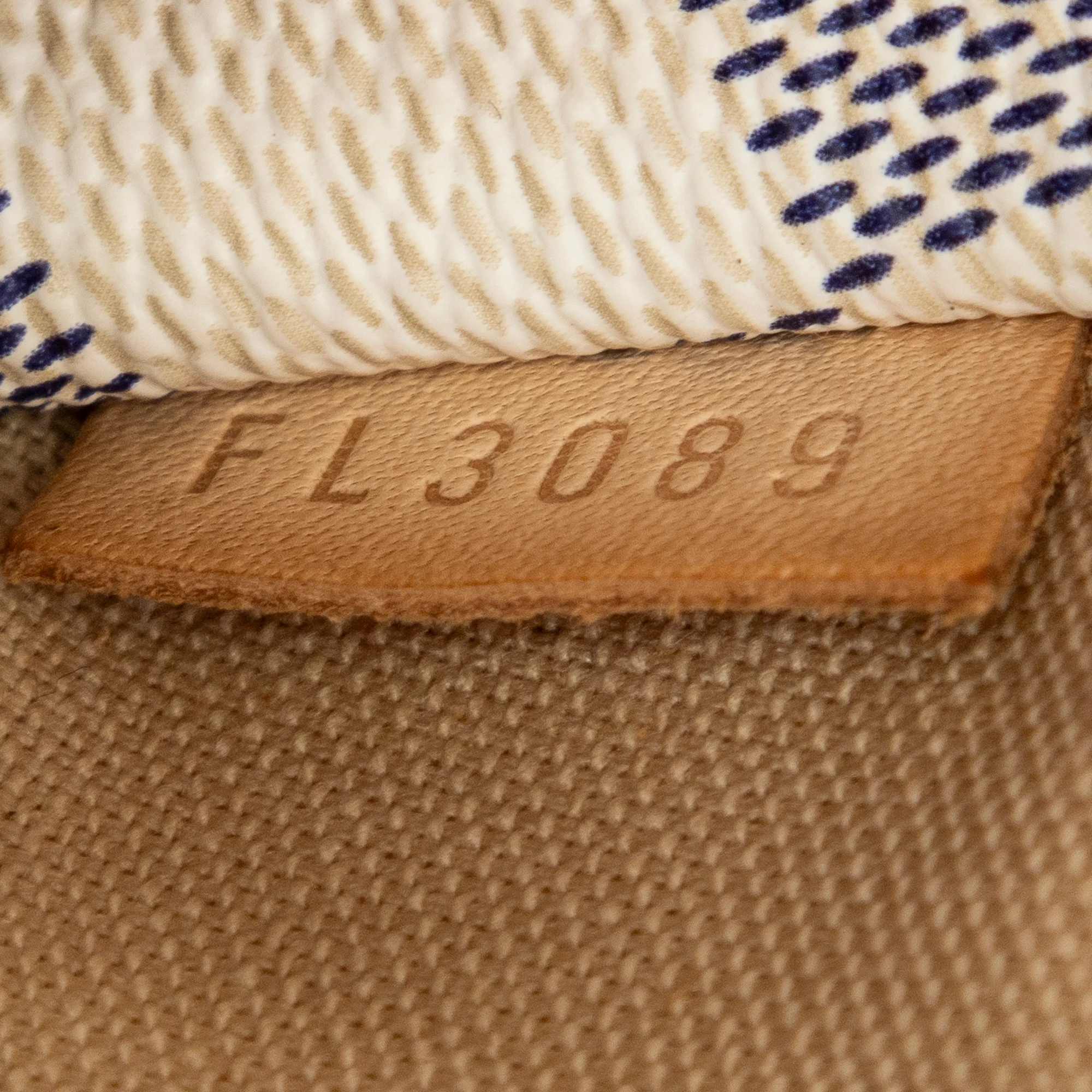 Totally Handbag Damier PM - Image 10