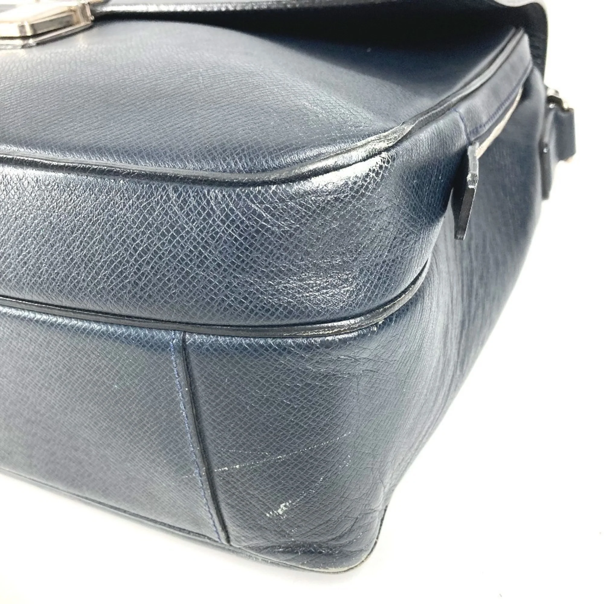 Vassili Handbag Taiga Leather PM - Image 6