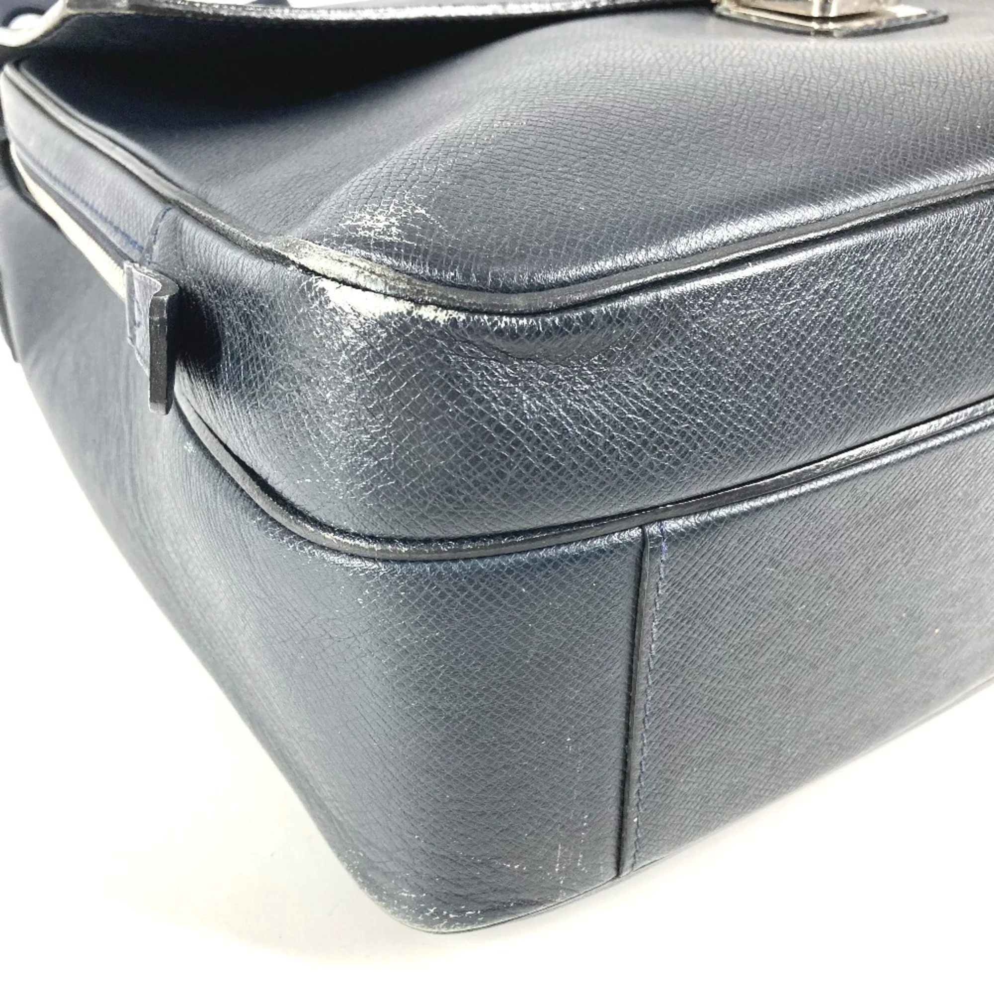 Vassili Handbag Taiga Leather PM - Image 7