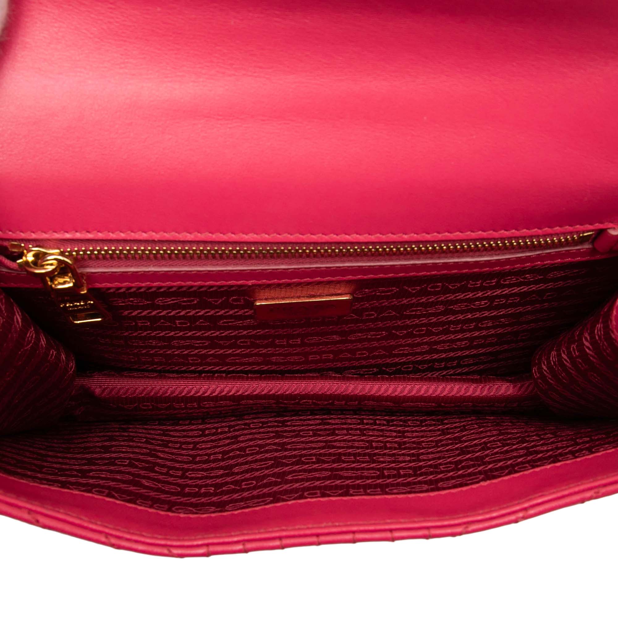 Turn Lock Chain Shoulder Bag Chevron Leather Medium - Image 4