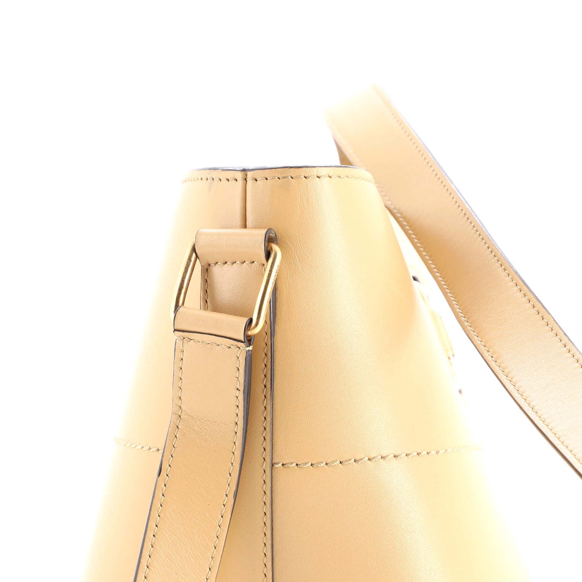 Maillon Triomphe Bucket Bag Leather Medium - Image 6