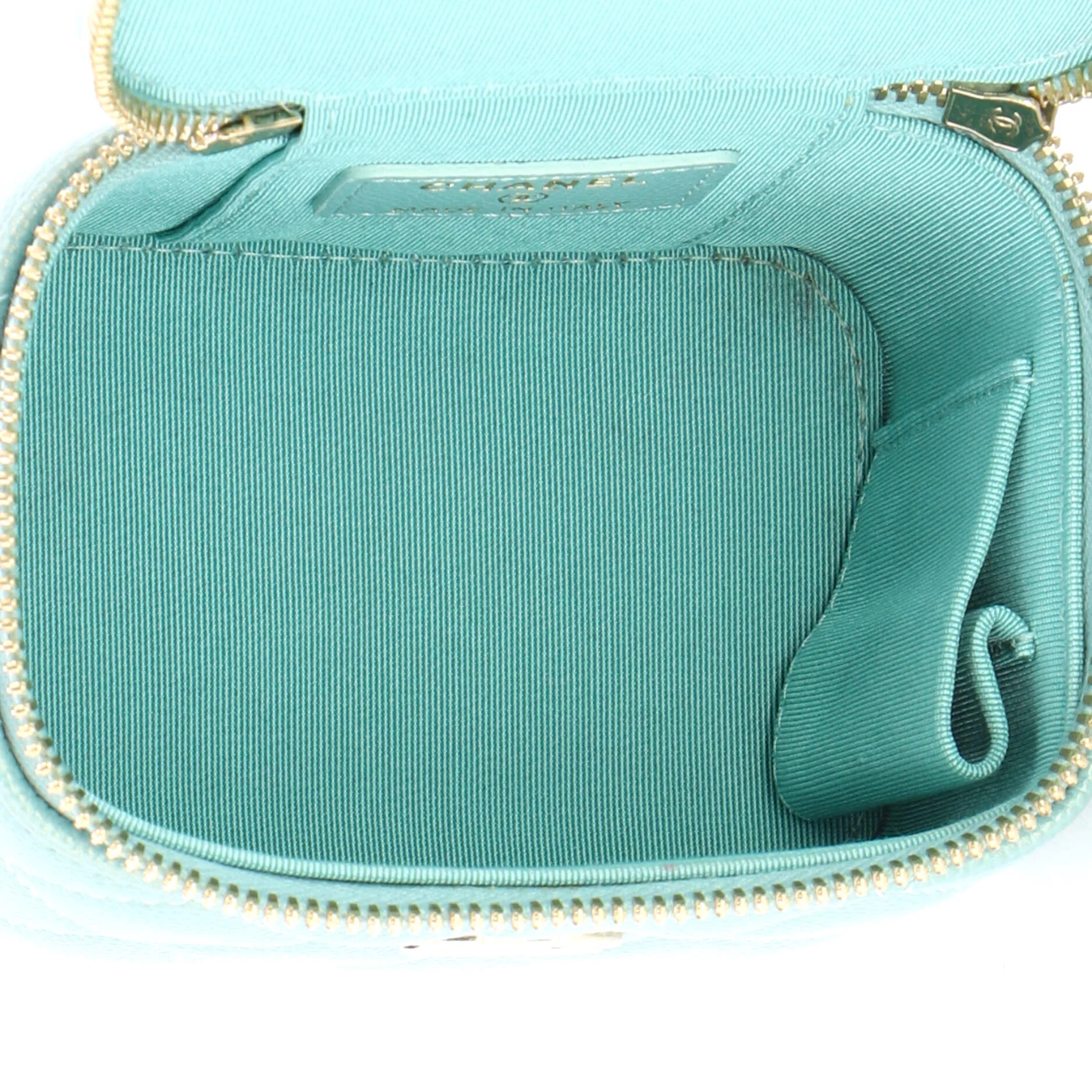 Classic Pearl Vanity Case with Chain Quilted Caviar Mini - Image 6