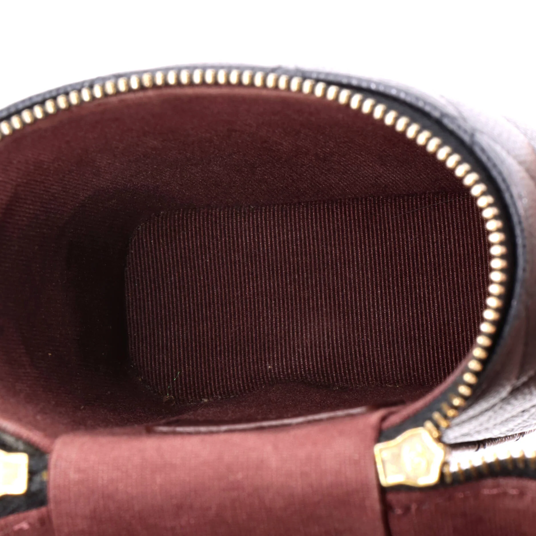 Classic Vanity Phone Holder with Chain Quilted Caviar - Image 5