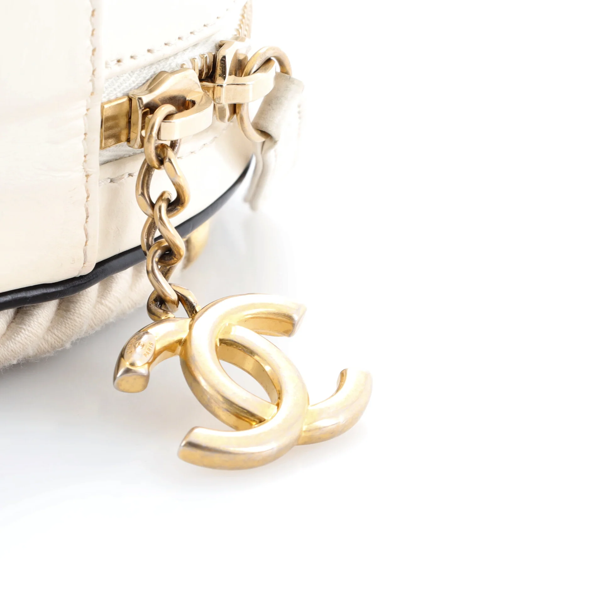 En Vogue Round Bag Crumpled Calfskin Small - Image 6
