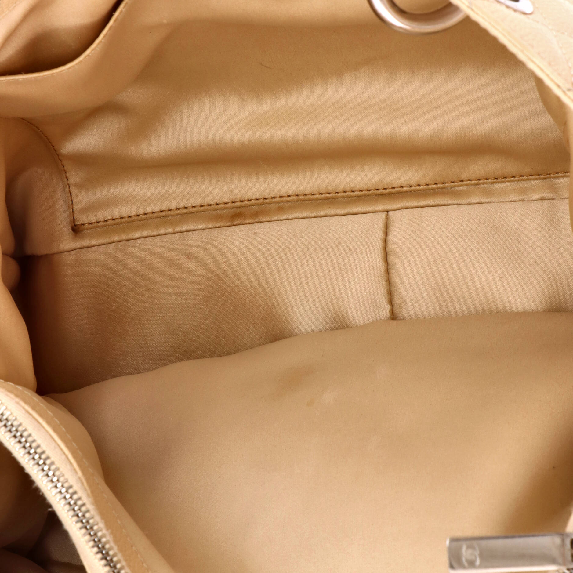 Grand Shopping Tote Quilted Caviar - Image 6