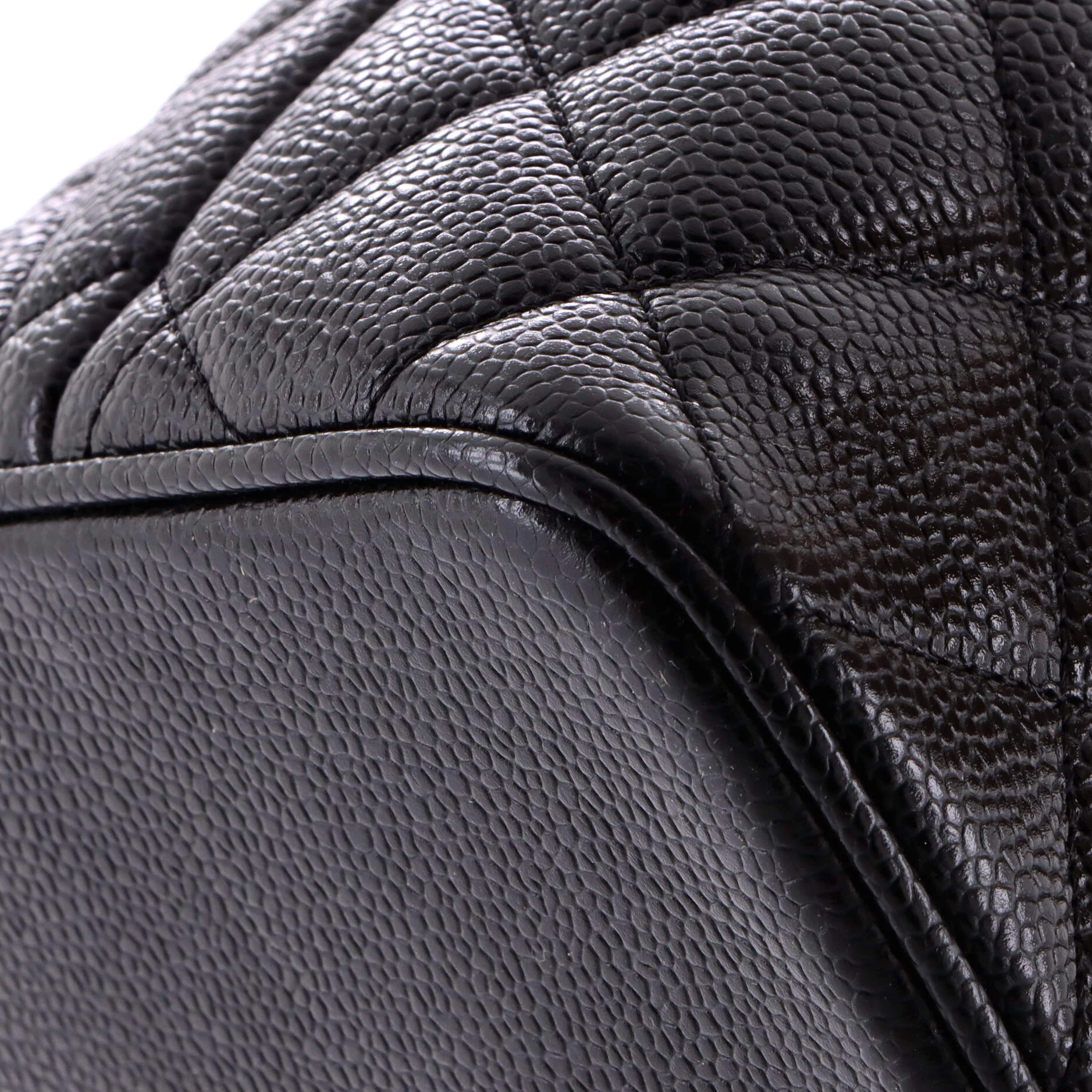 Medallion Tote Quilted Caviar - Image 7