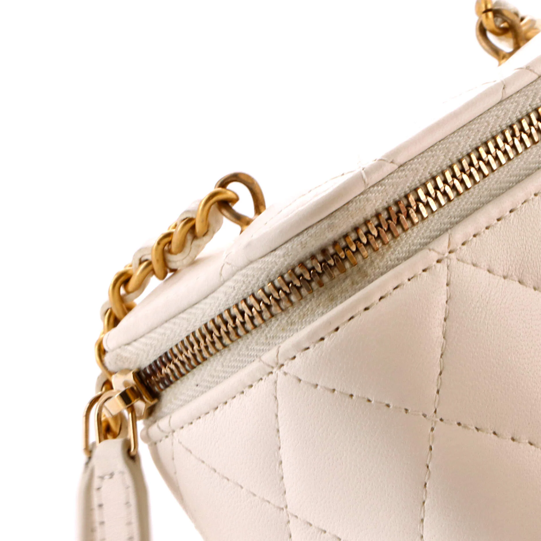 Pearl Crush Vanity Case with Chain Quilted Lambskin Mini - Image 6