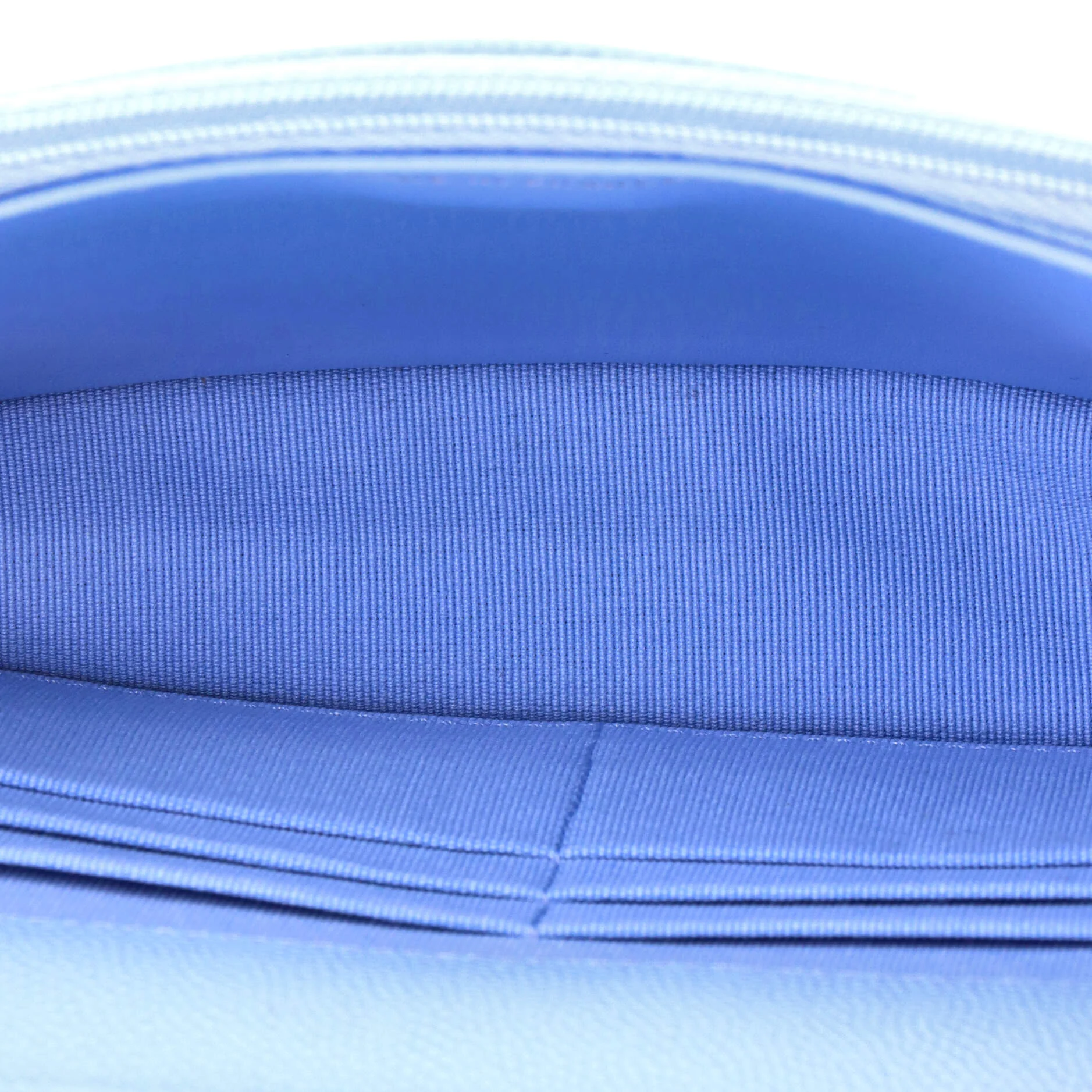 Wallet on Chain Quilted Caviar - Image 9