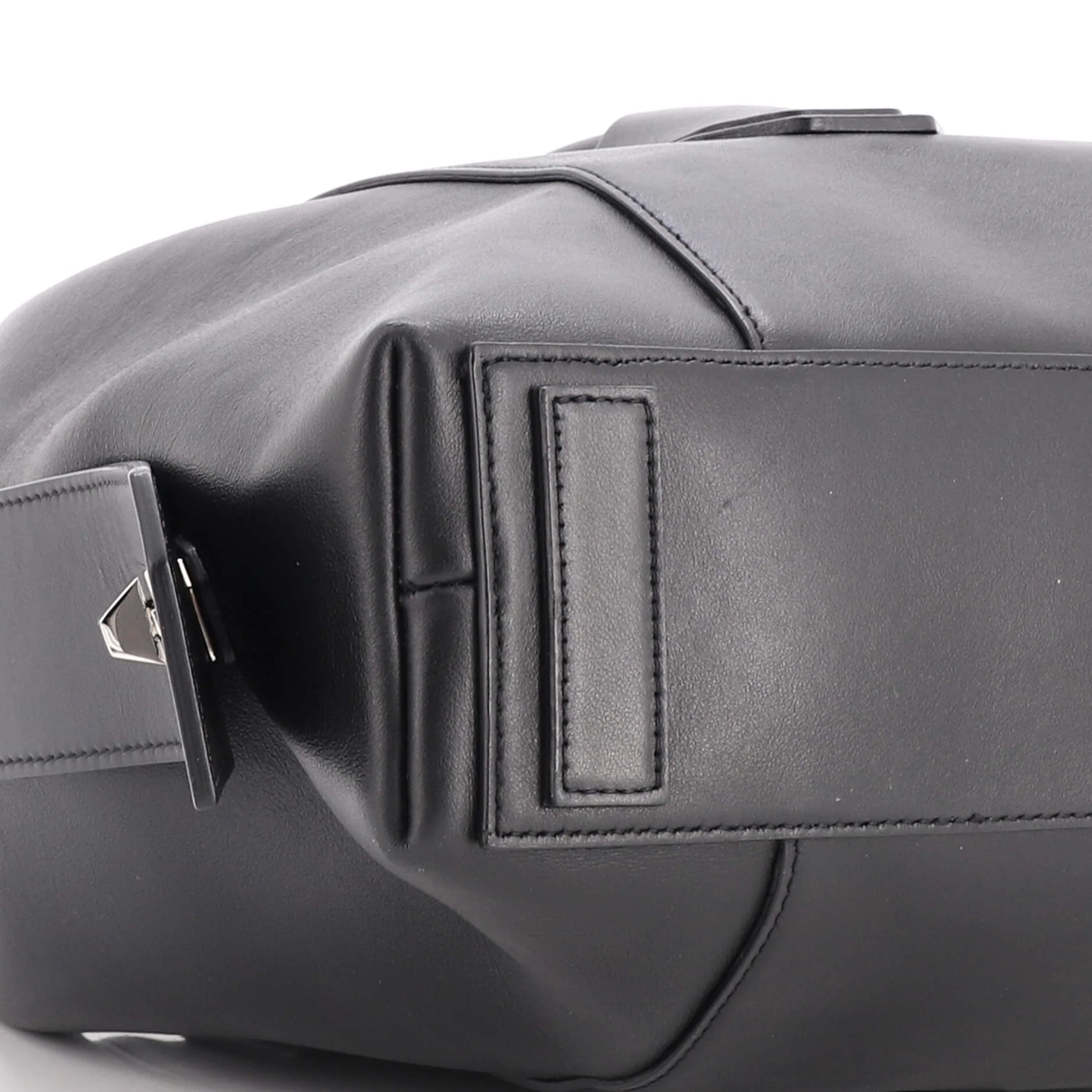 Antigona Soft Lock Bag Leather Medium - Image 6