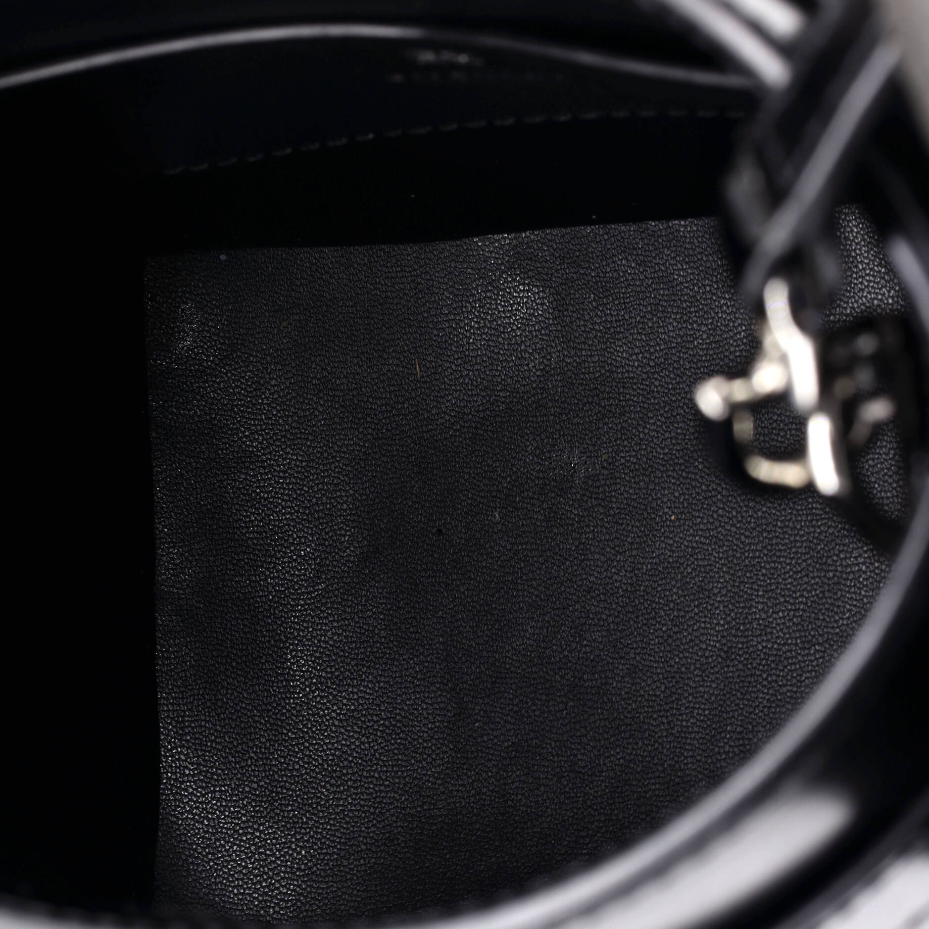 GV Shark Lock Bucket Bag Leather - Image 5