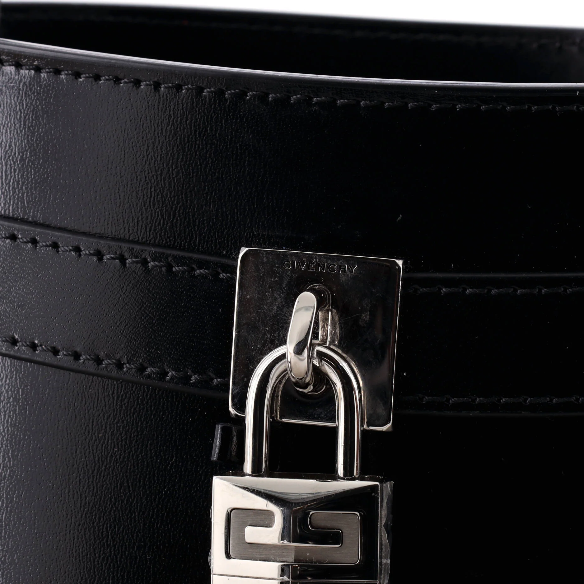 GV Shark Lock Bucket Bag Leather - Image 6