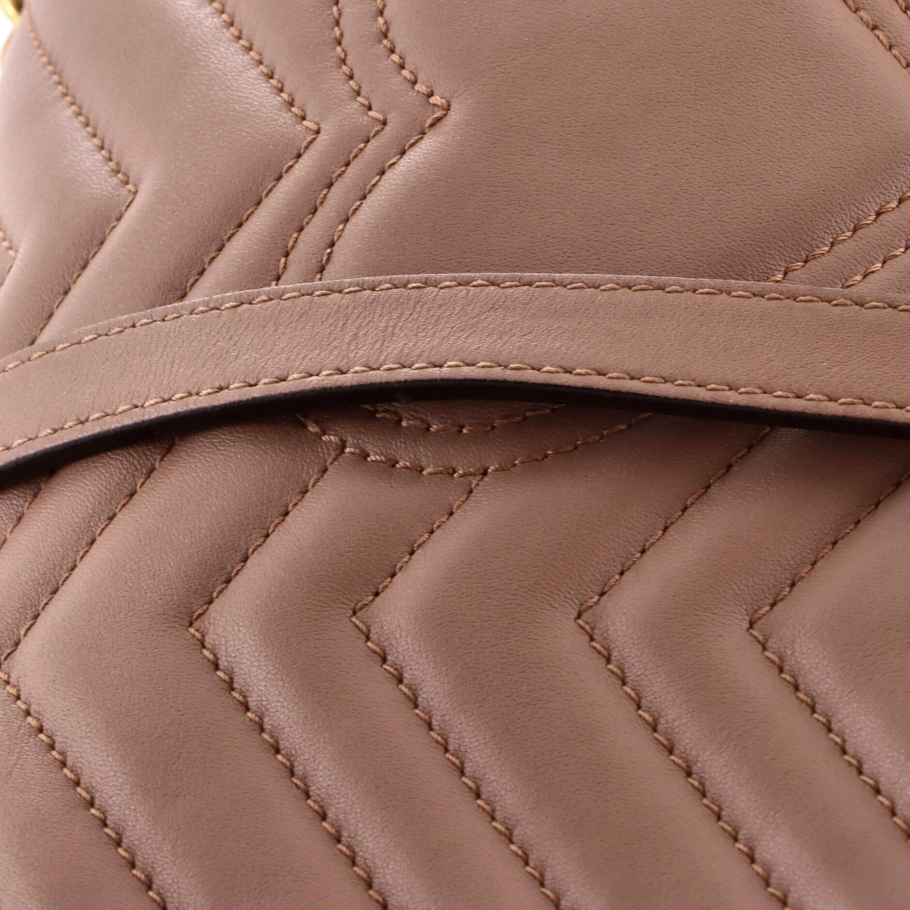 GG Marmont Flap Bag Matelasse Leather Medium - Image 7
