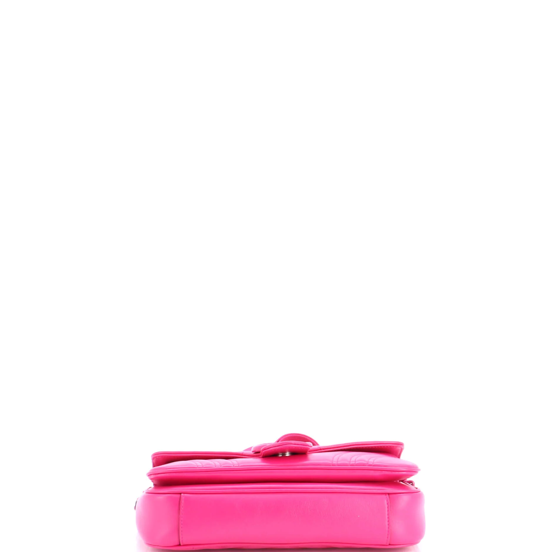 GG Marmont Monochrome Flap Bag Matelasse Leather Medium - Image 4