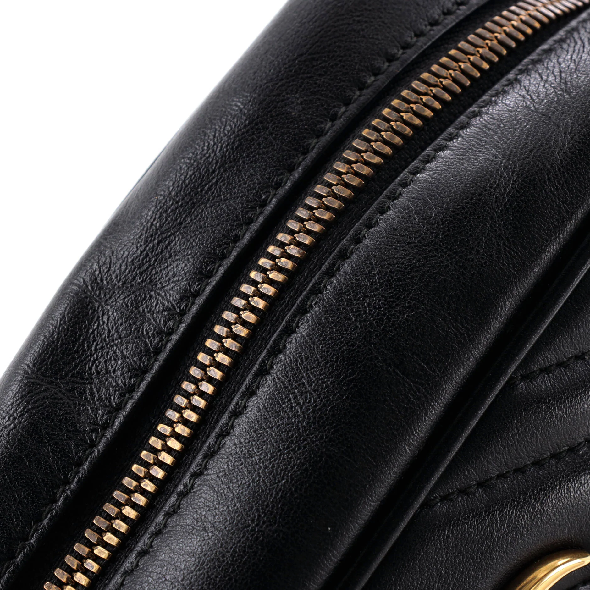 GG Marmont Shoulder Bag Matelasse Leather Small - Image 6
