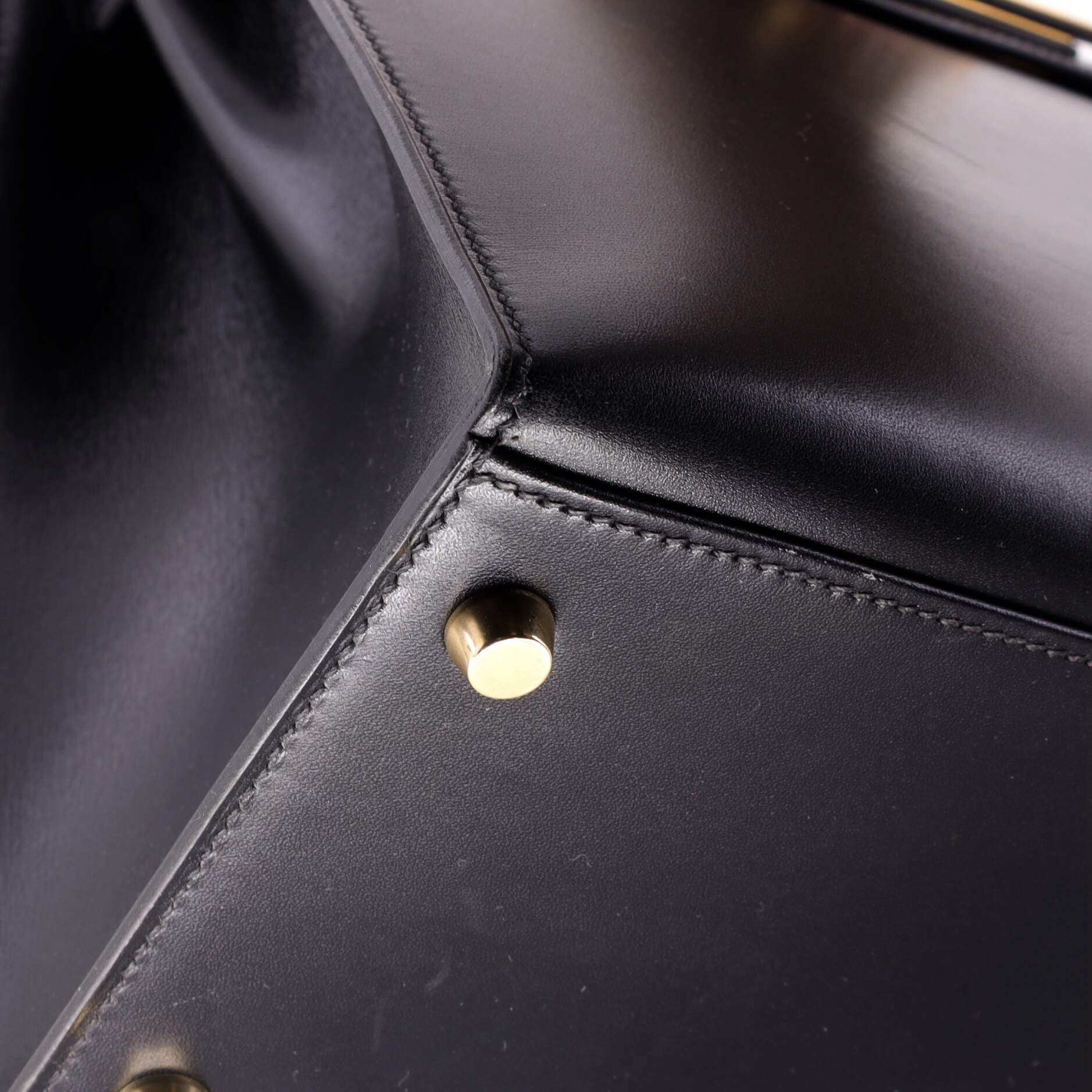 Kelly Handbag Noir Box Calf with Gold Hardware 35 - Image 8