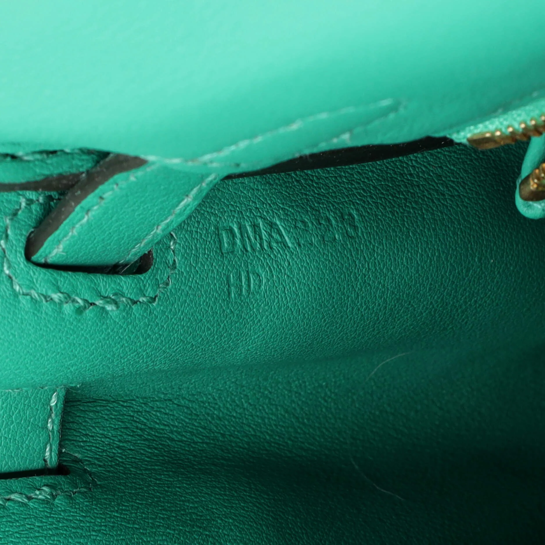 Kelly Handbag Vert Verone Swift with Gold Hardware 25 - Image 7