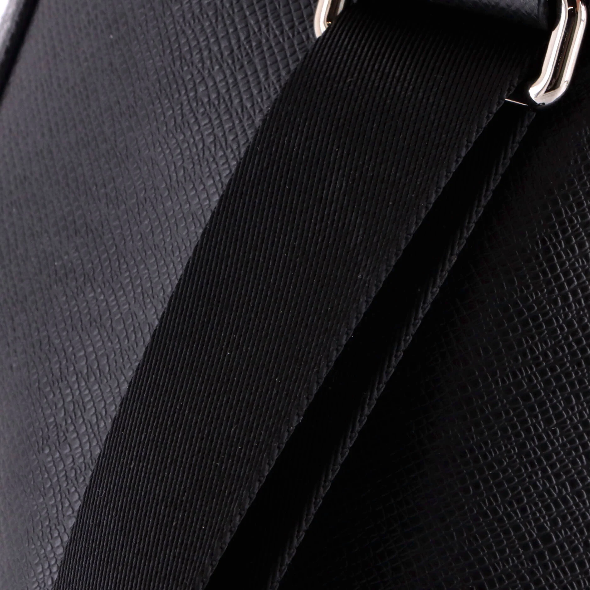 Avenue Sling Bag Taiga Leather - Image 7
