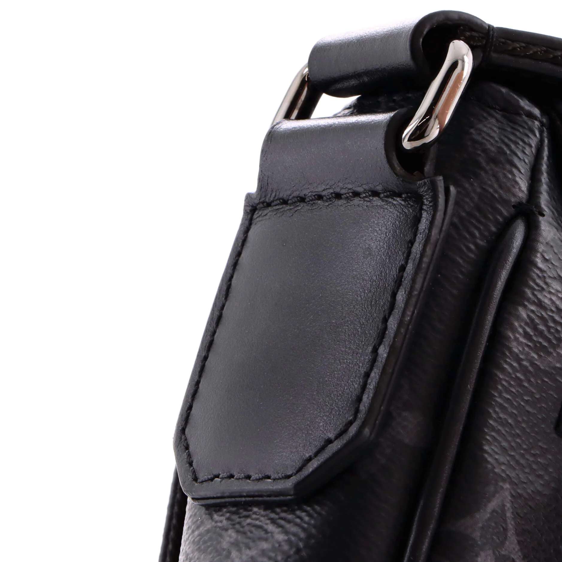 District Messenger Bag Monogram Eclipse Canvas PM - Image 7