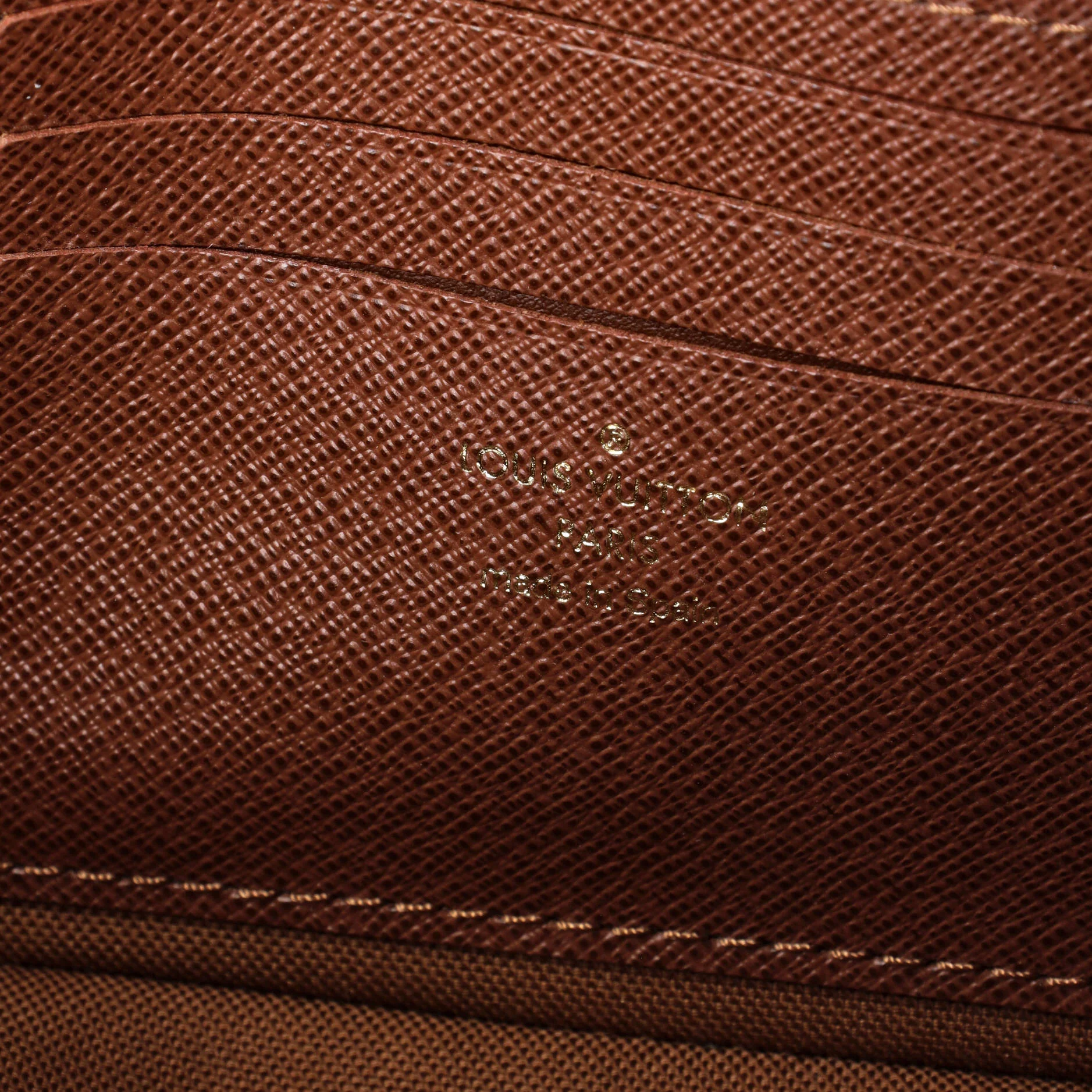Ivy Wallet on Chain Monogram Canvas - Image 6