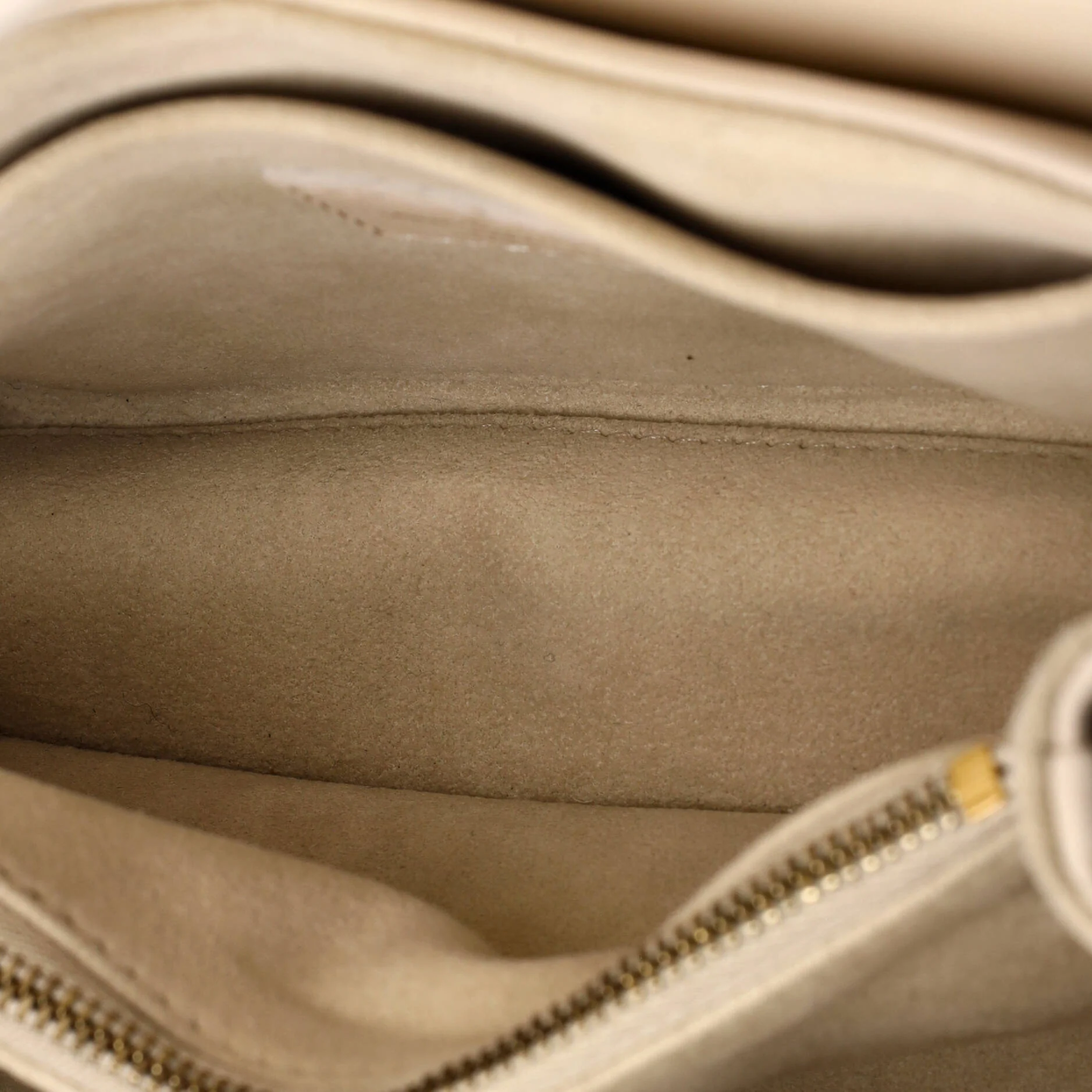 New Wave Hold Me Top Handle Bag Quilted Leather - Image 5