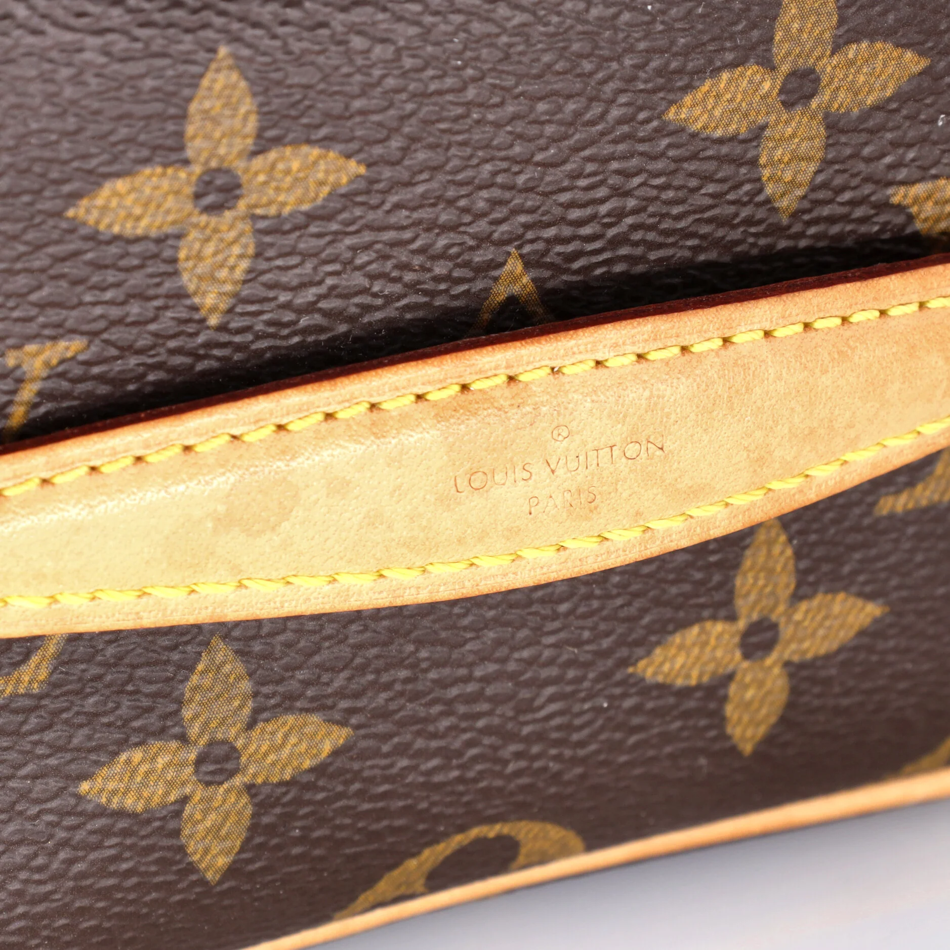 Nice Vanity Case Monogram Canvas Nano - Image 8