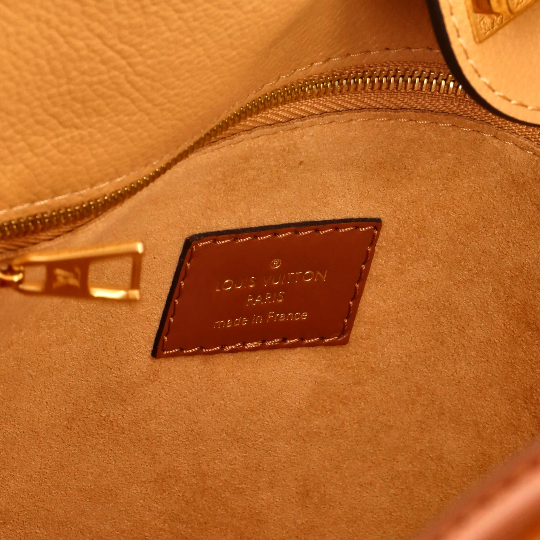 On My Side Tote Mahina Leather MM - Image 8