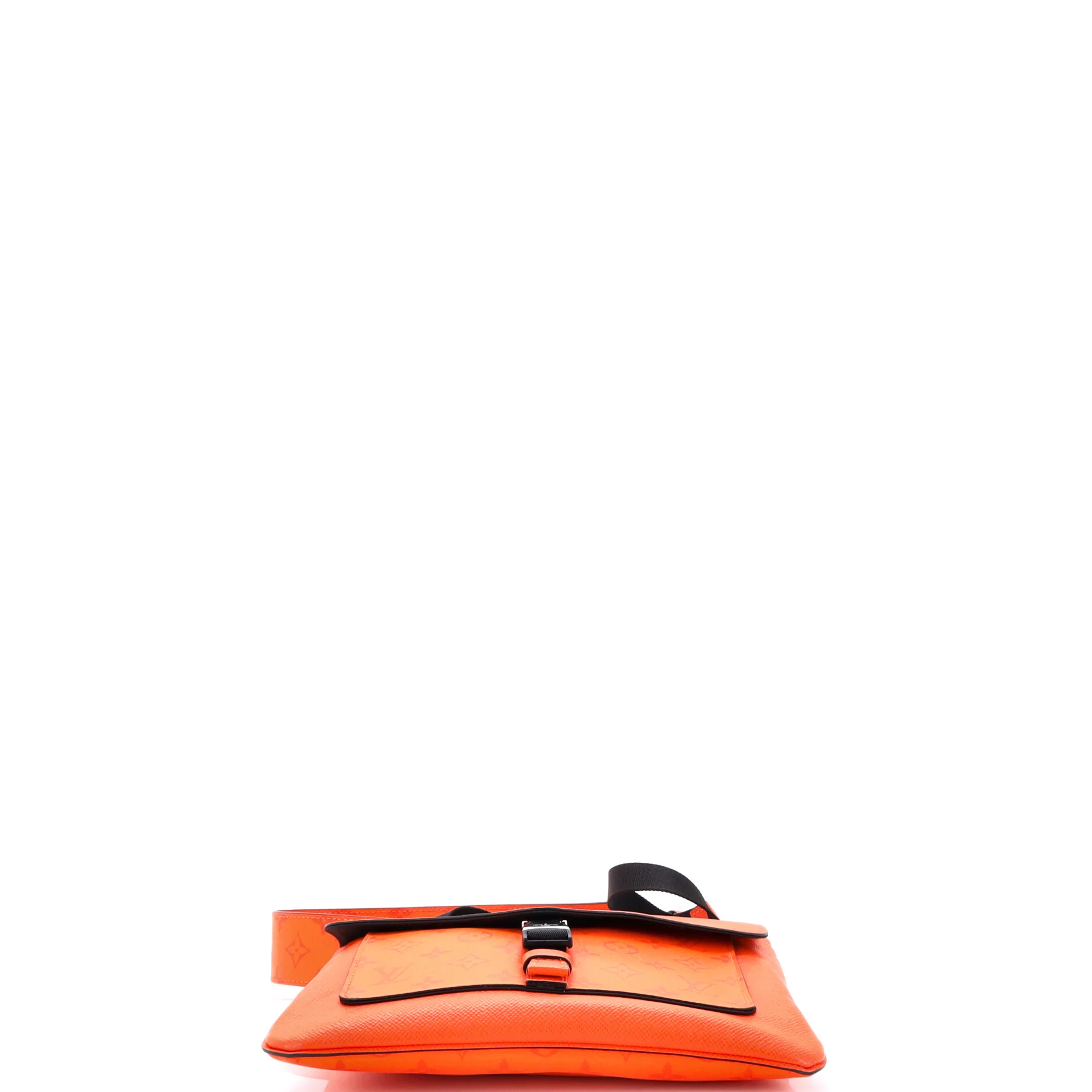 Outdoor Flap Messenger Monogram Taigarama - Image 4