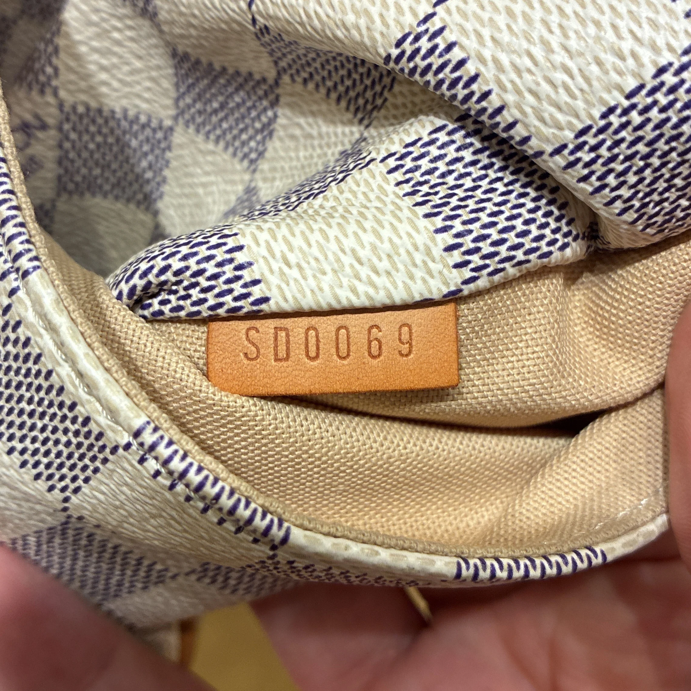 Totally Handbag Damier PM - Image 8