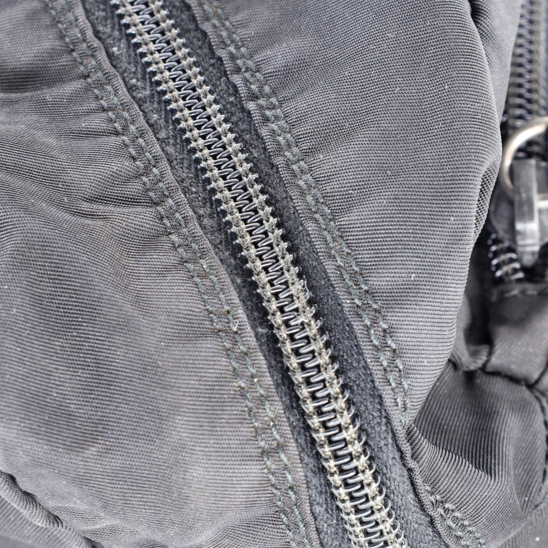 Front Pocket Camera Bag Tessuto Medium - Image 6