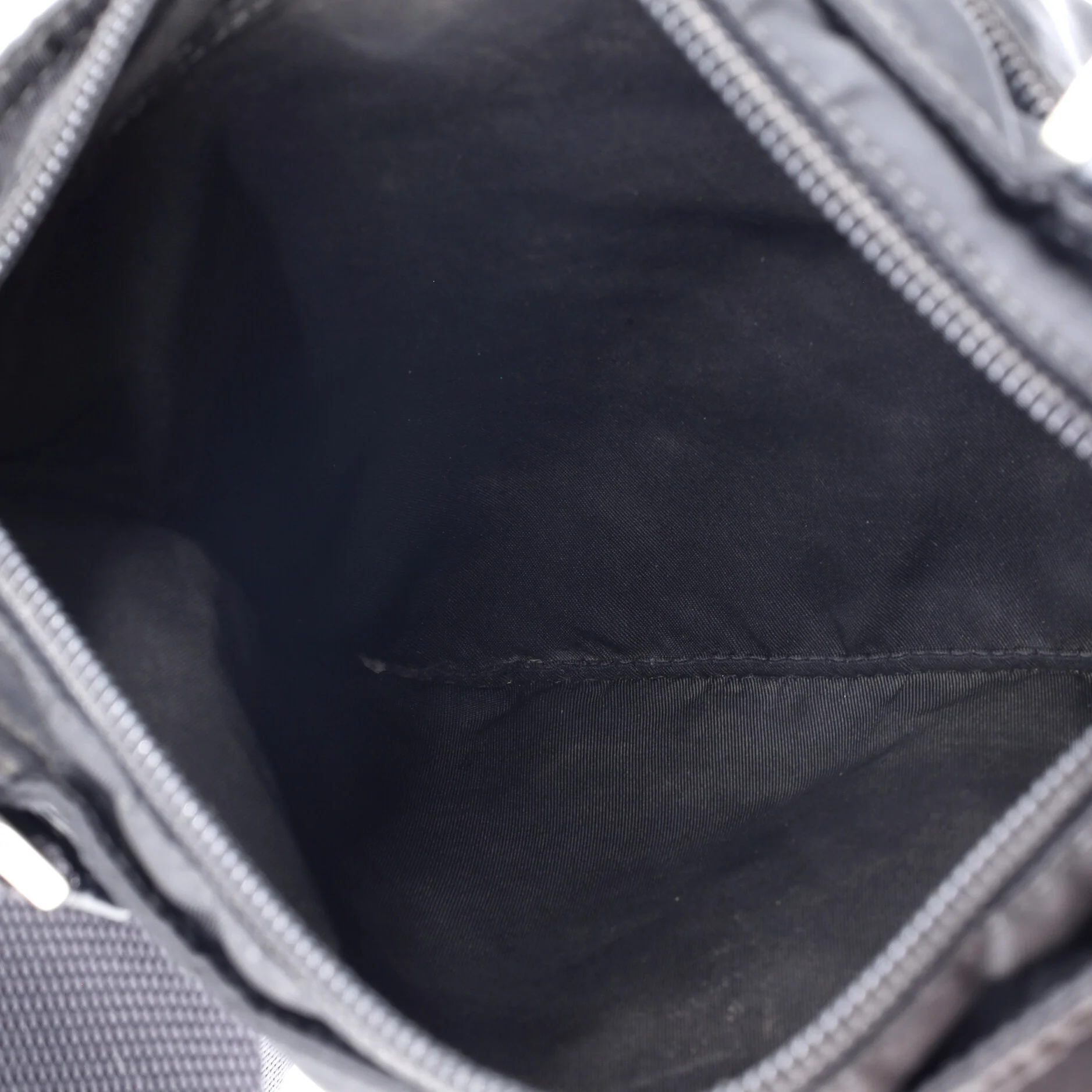 Front Pocket Messenger Bag Tessuto Medium - Image 5