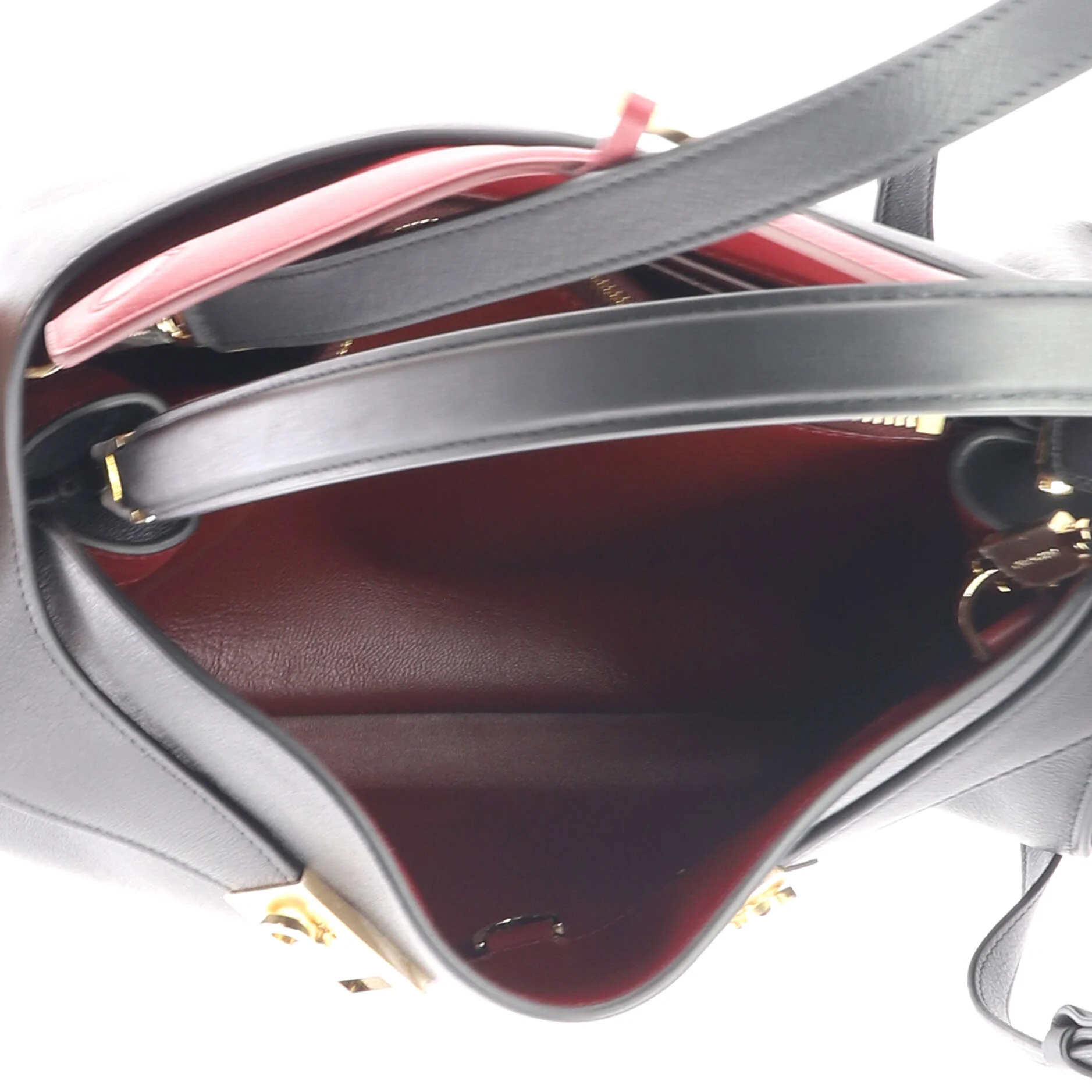 Hug Shoulder Bag Leather Large - Image 5