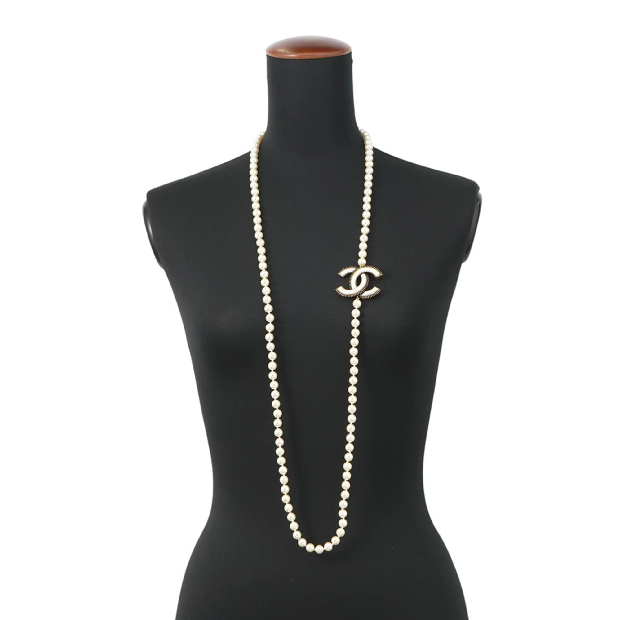 CC Logo Pendant Necklace Metal - Image 4