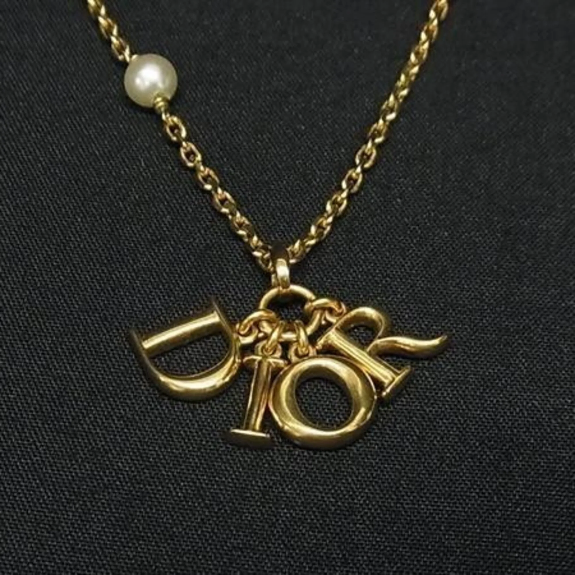 Pendant Necklace Gold Metal and Faux Pearl - Image 2