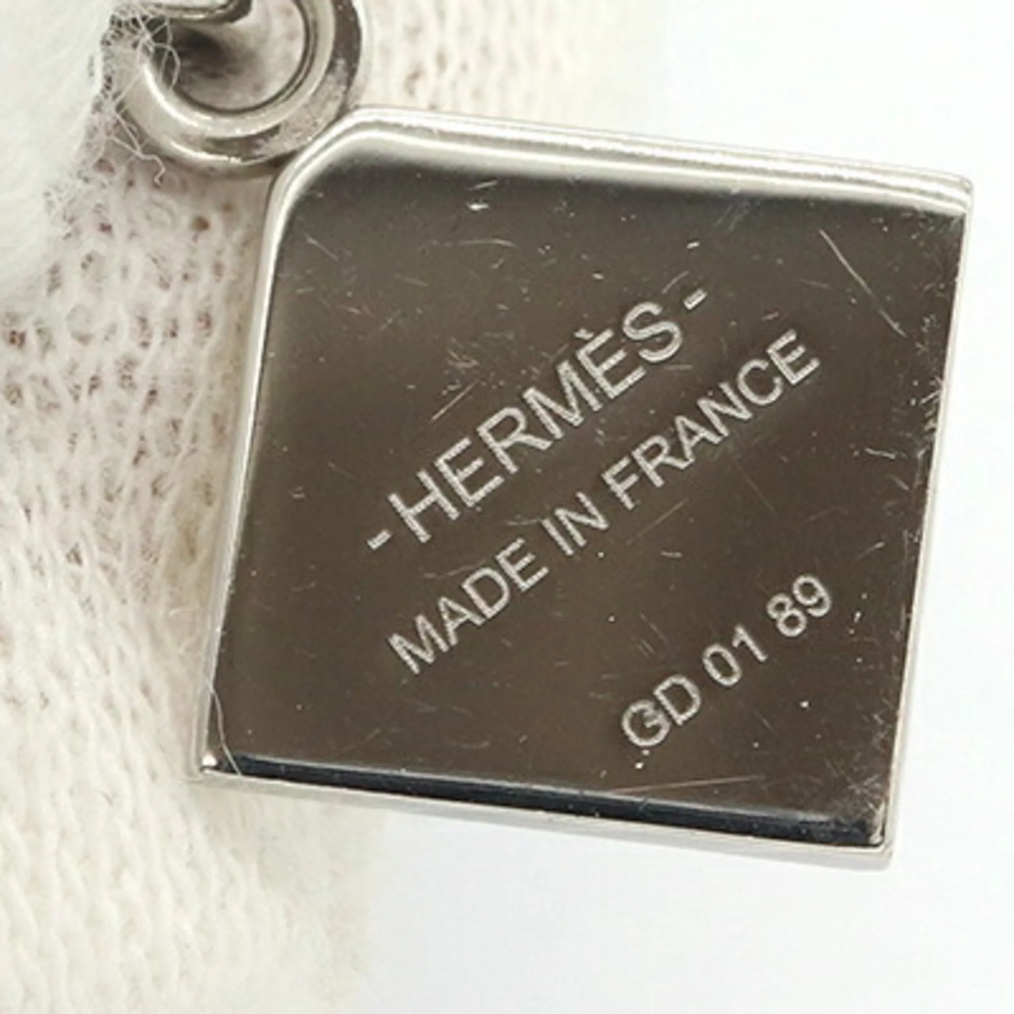 Medor Pendant Necklace Metal Ivory and Silver - Image 5