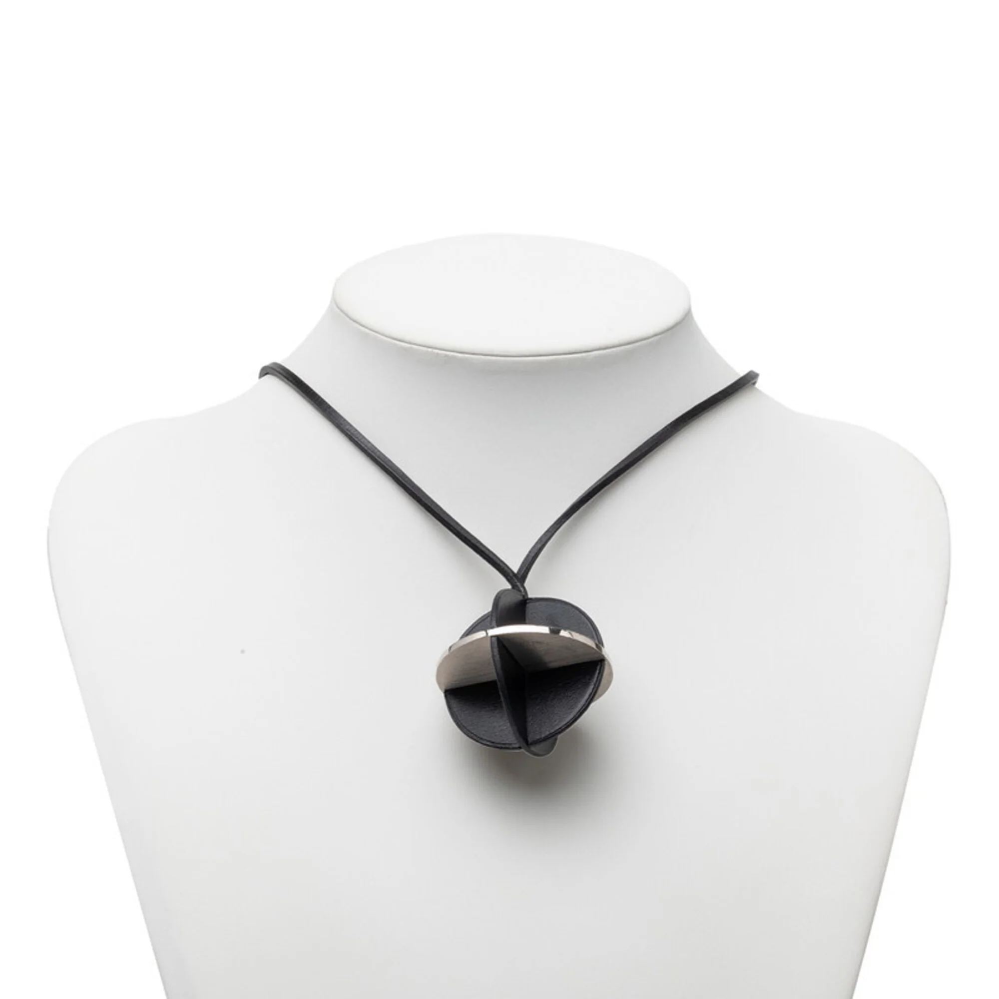 Pendant Necklace Leather and Metal - Image 5