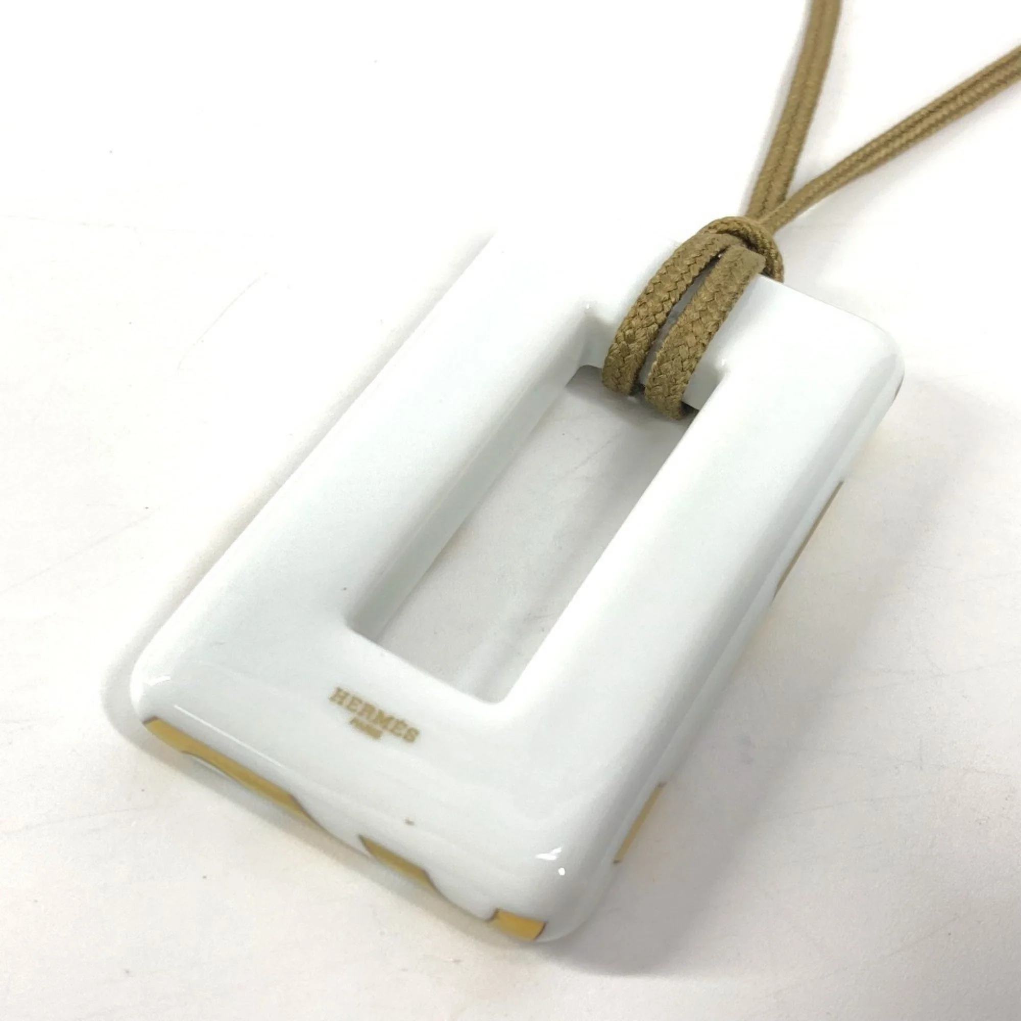 Pendant Necklace White - Image 3