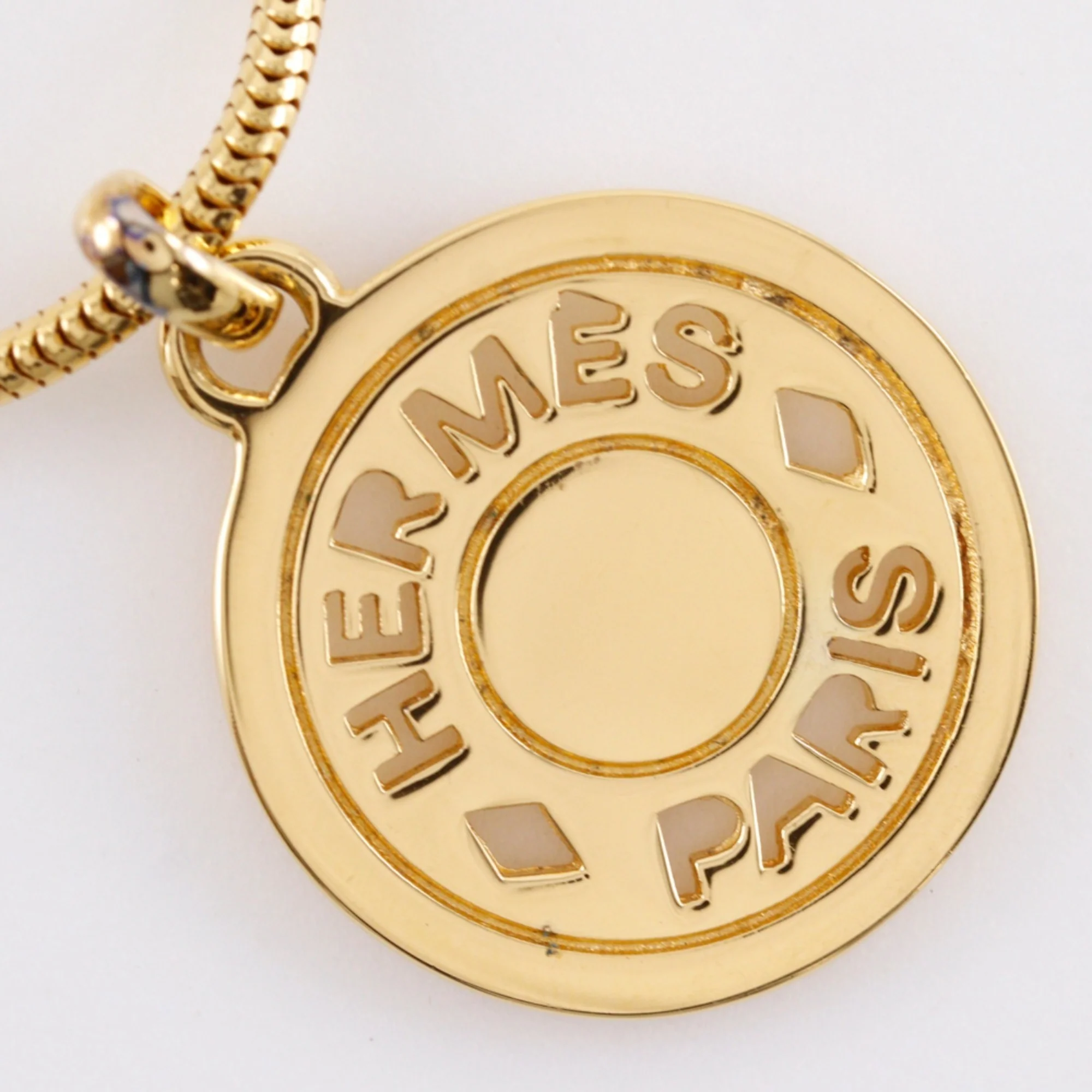 Serie Medallion Pendant Necklace Gold - Image 6