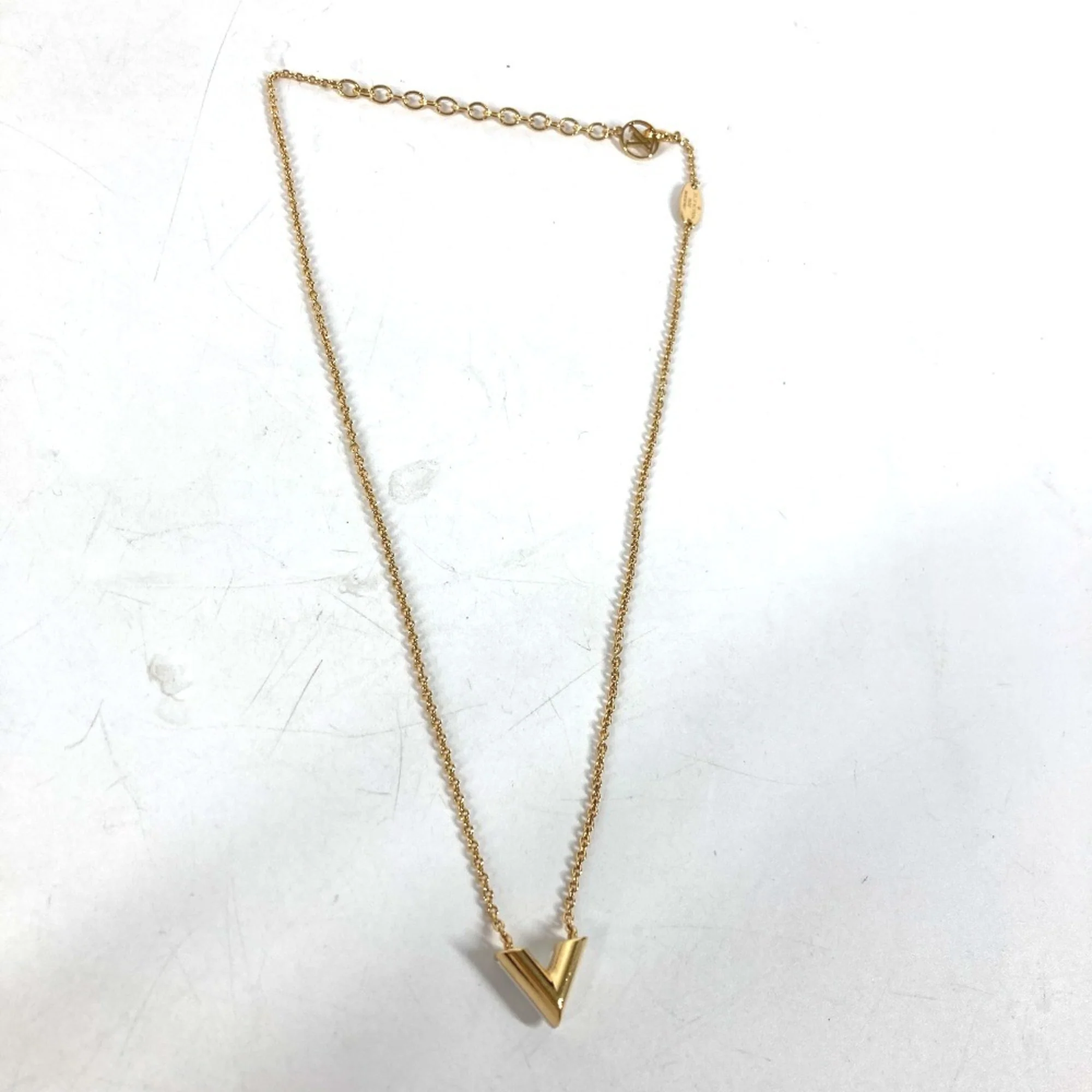 Essential V Pearl Pendant Necklace Gold Metal - Image 7
