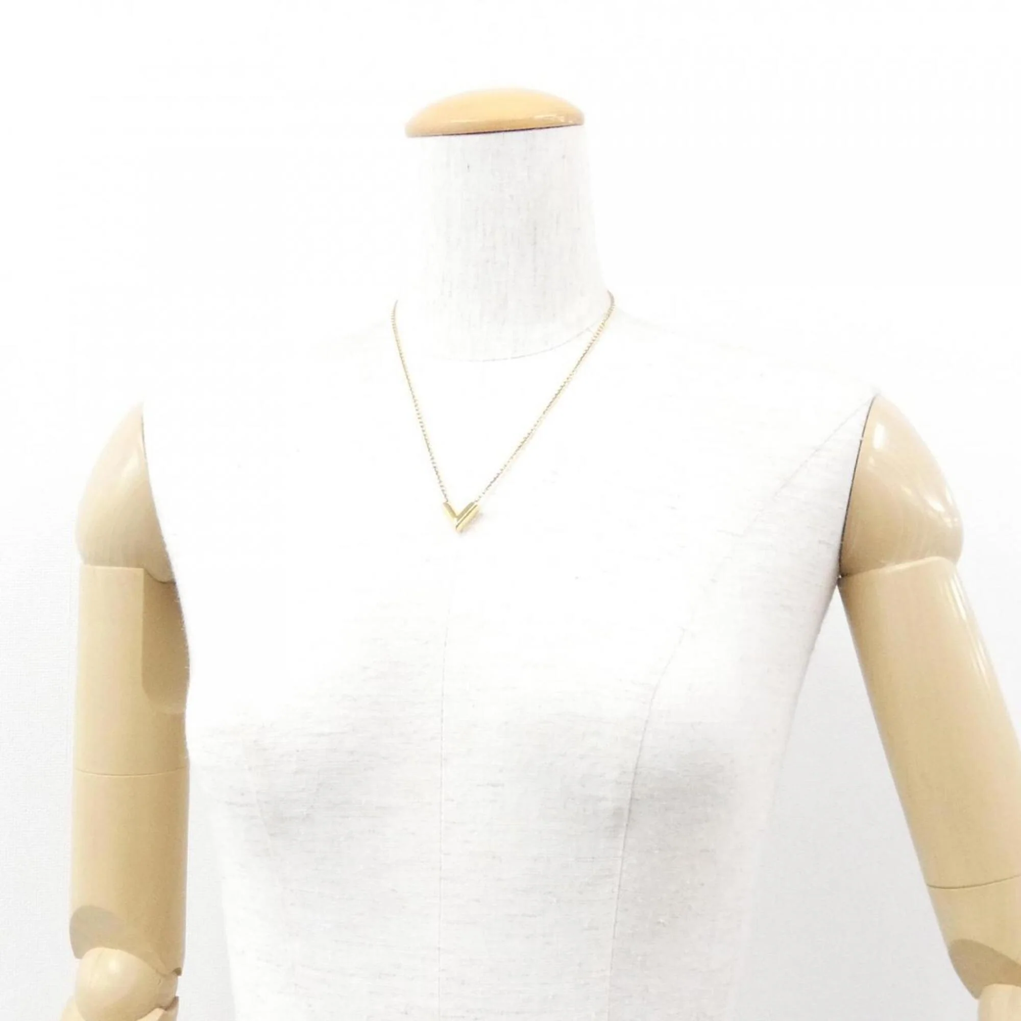 Essential V Pendant Necklace Gold - Image 6
