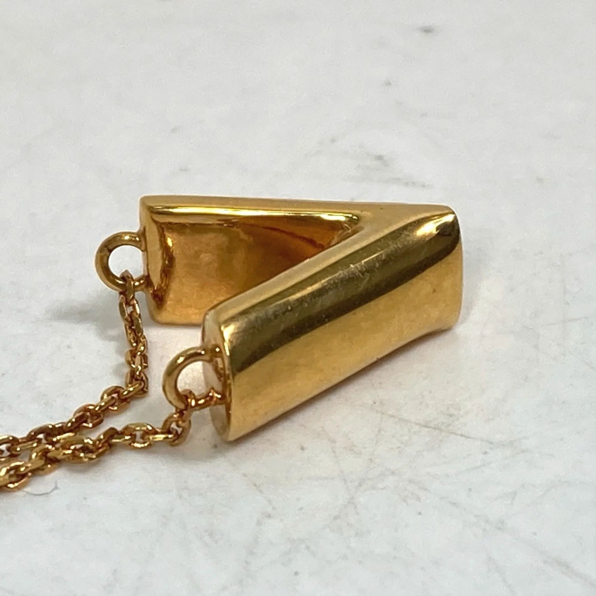 Initial V Pendant Necklace Gold - Image 2